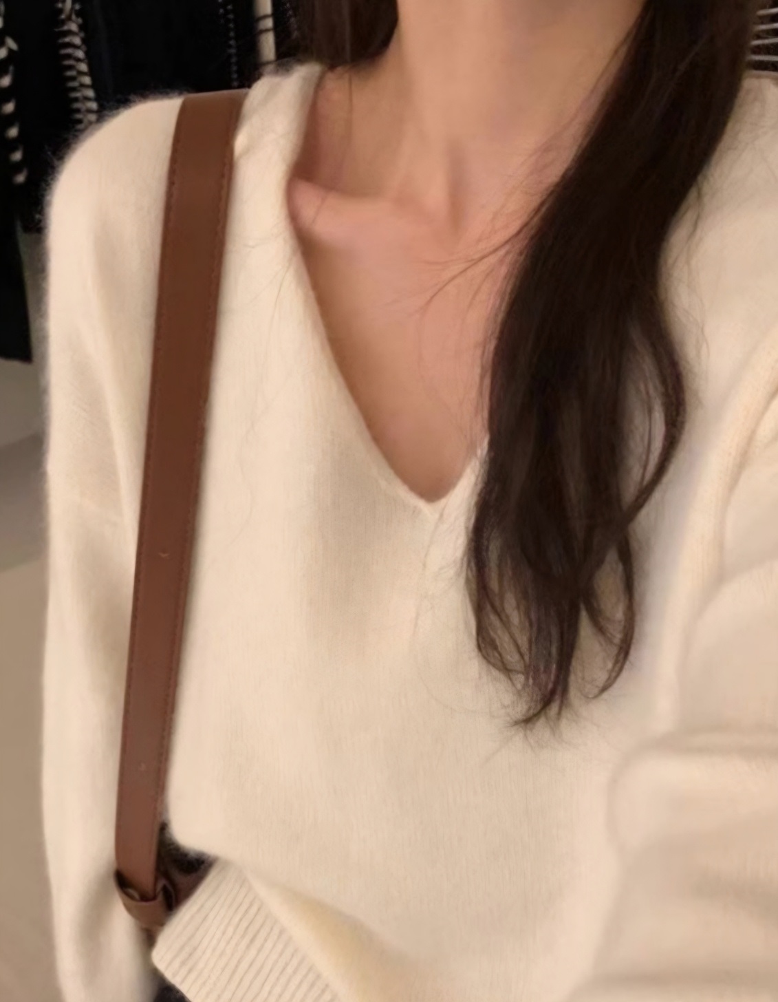 Vネックルーズ長袖無地ニット | 詳細画像5