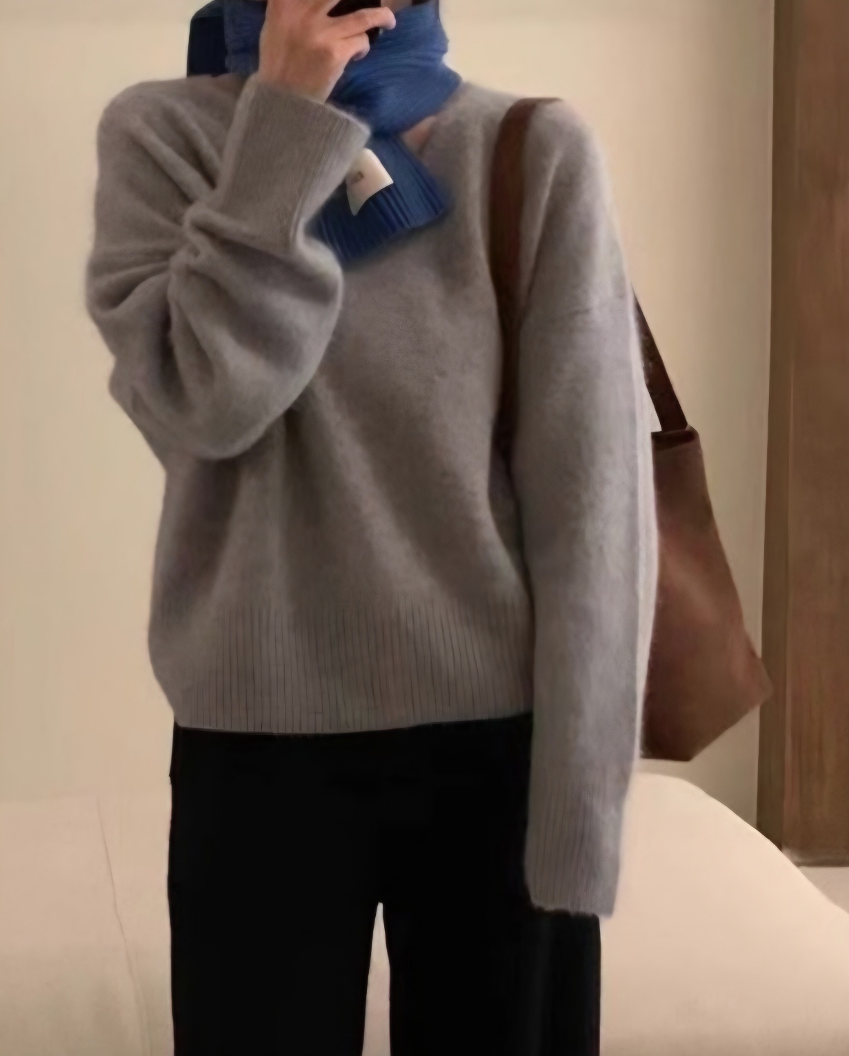 Vネックルーズ長袖無地ニット | 詳細画像9