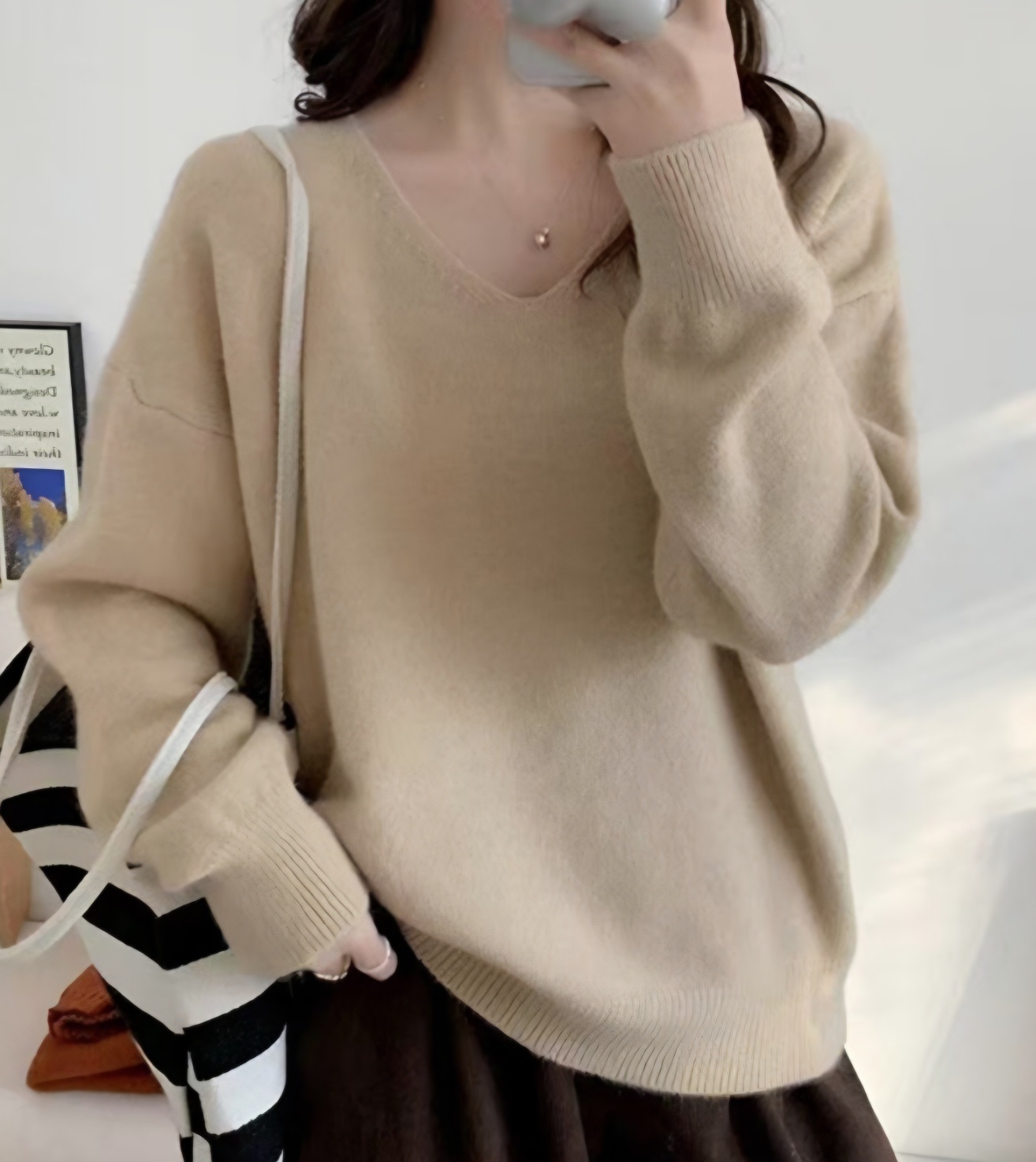 Vネックルーズ長袖無地ニット | 詳細画像10