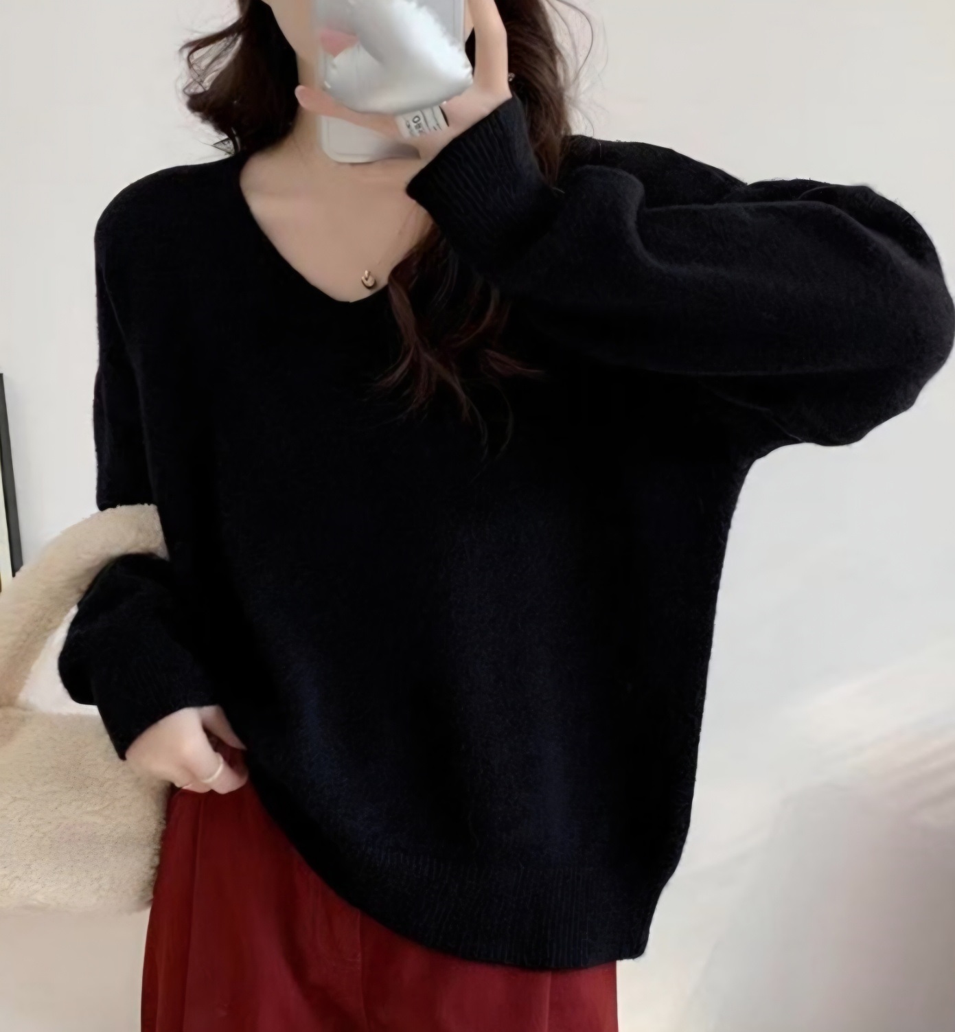 Vネックルーズ長袖無地ニット | 詳細画像11