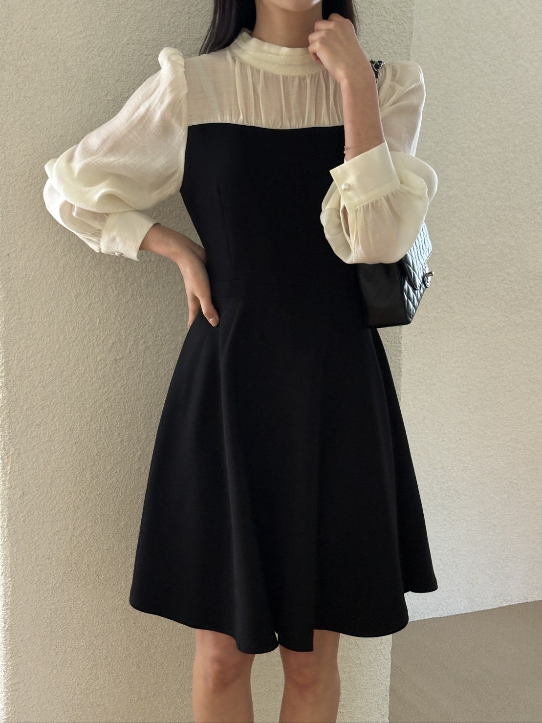 ハーフネックパフスリーブレイヤード風長袖ミディフレアAラインボタンスリーブ配色ワンピース | 詳細画像3