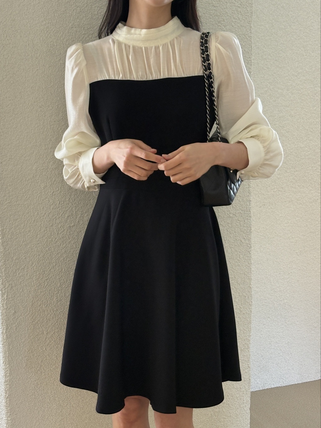 ハーフネックパフスリーブレイヤード風長袖ミディフレアAラインボタンスリーブ配色ワンピース | 詳細画像5