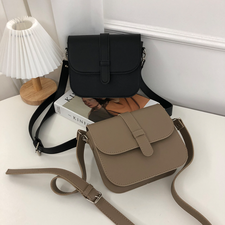 レザー調Dリングマグネットボタン無地ショルダーバッグ | 詳細画像18