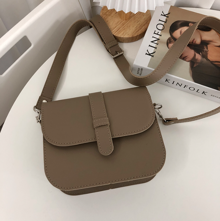 レザー調Dリングマグネットボタン無地ショルダーバッグ | 詳細画像19