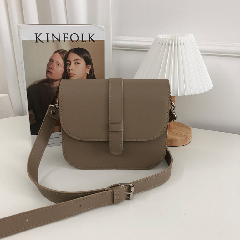 レザー調Dリングマグネットボタン無地ショルダーバッグ | 詳細画像20