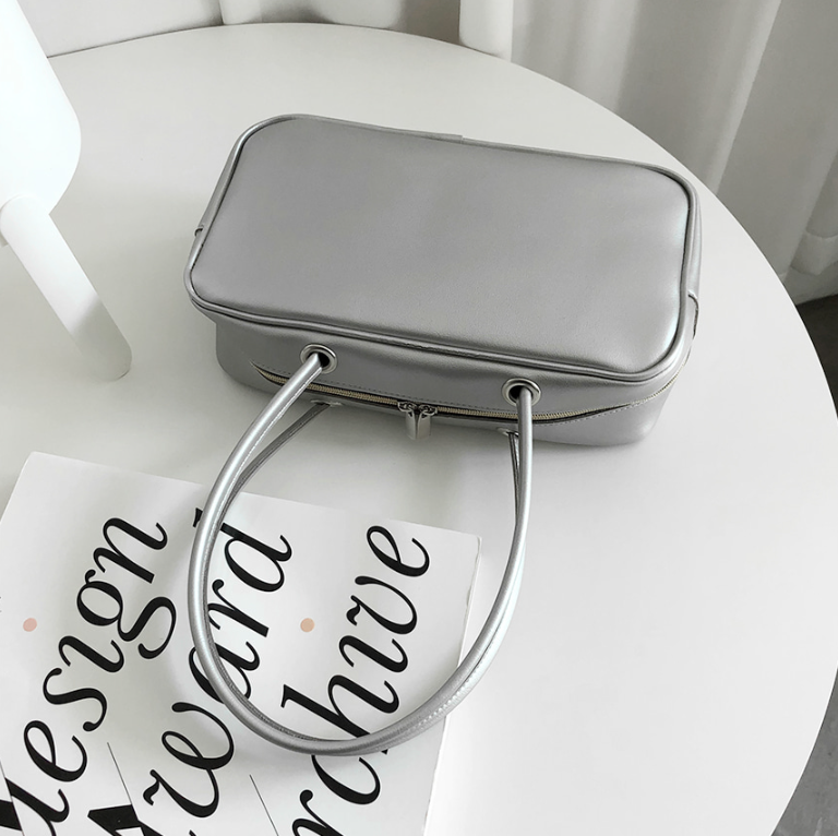 レザー調ポケットダブルジップ無地トートバッグ | 詳細画像13