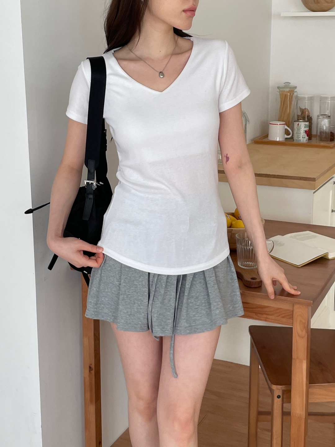 Vネックスリム半袖ハーフ無地Tシャツ | 詳細画像4