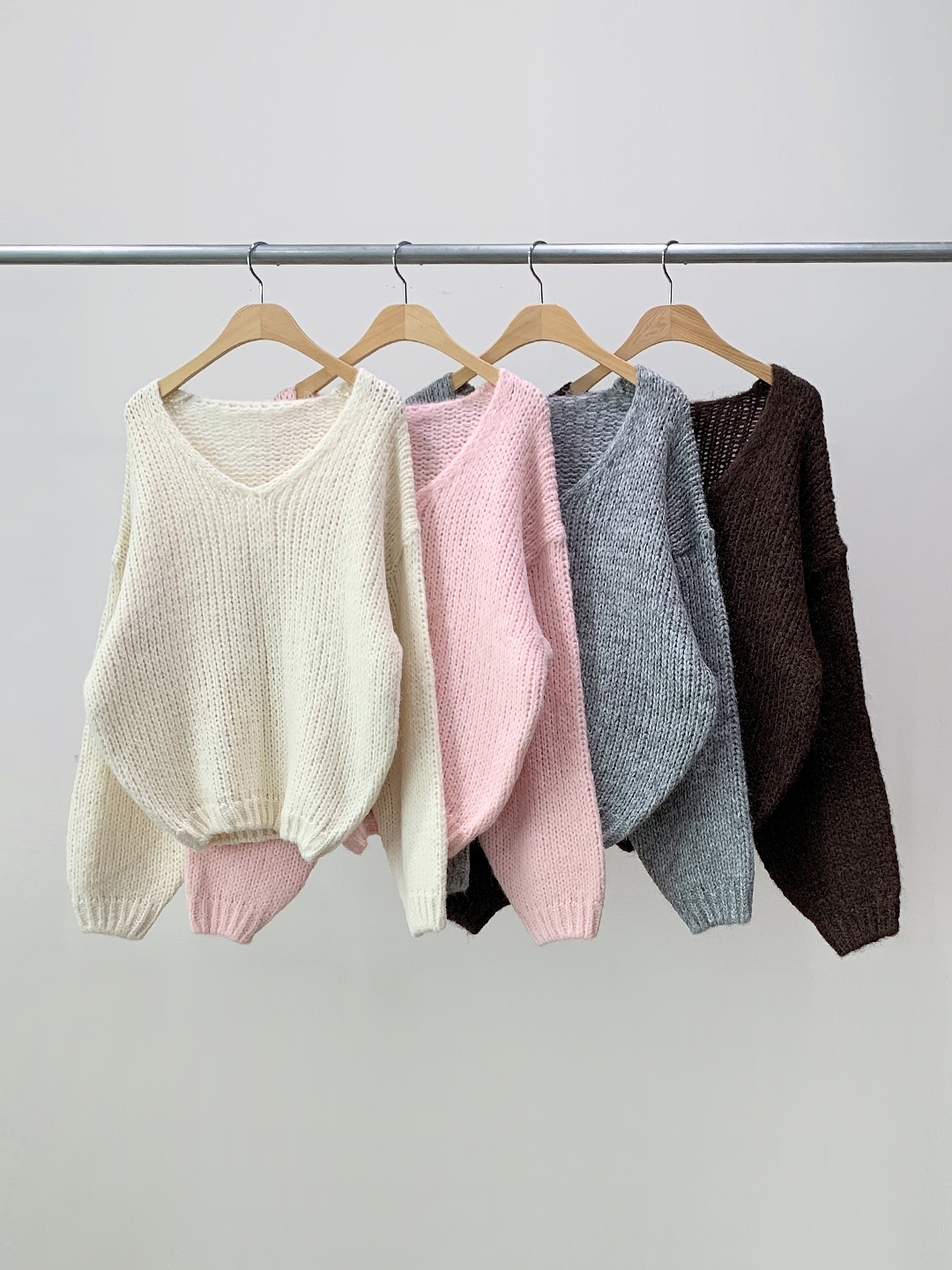 ウール混Vネックドルマンルーズ長袖無地ニット | 詳細画像10