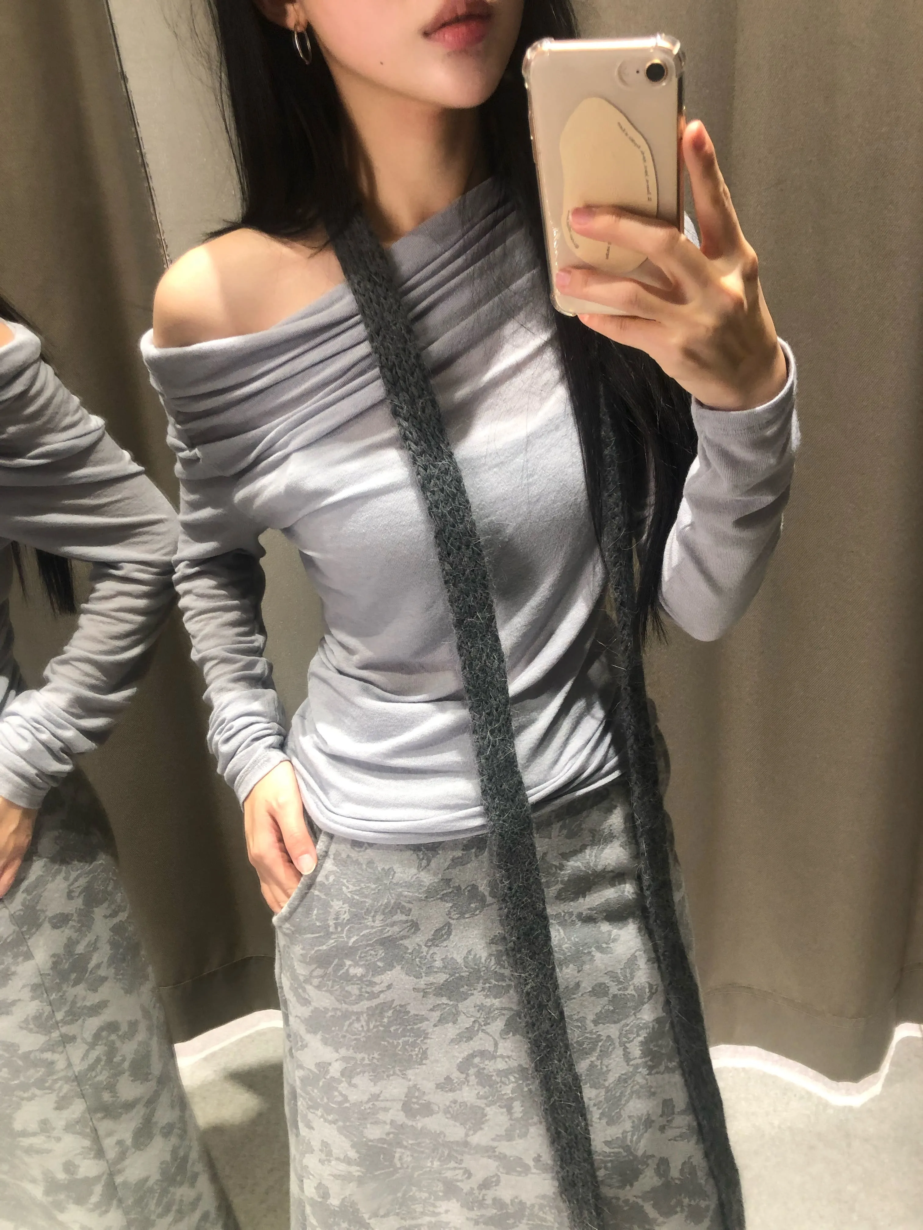 ウール混ドレープオフショルダースリム長袖カウルネック無地Tシャツ | osolarchive | 詳細画像1