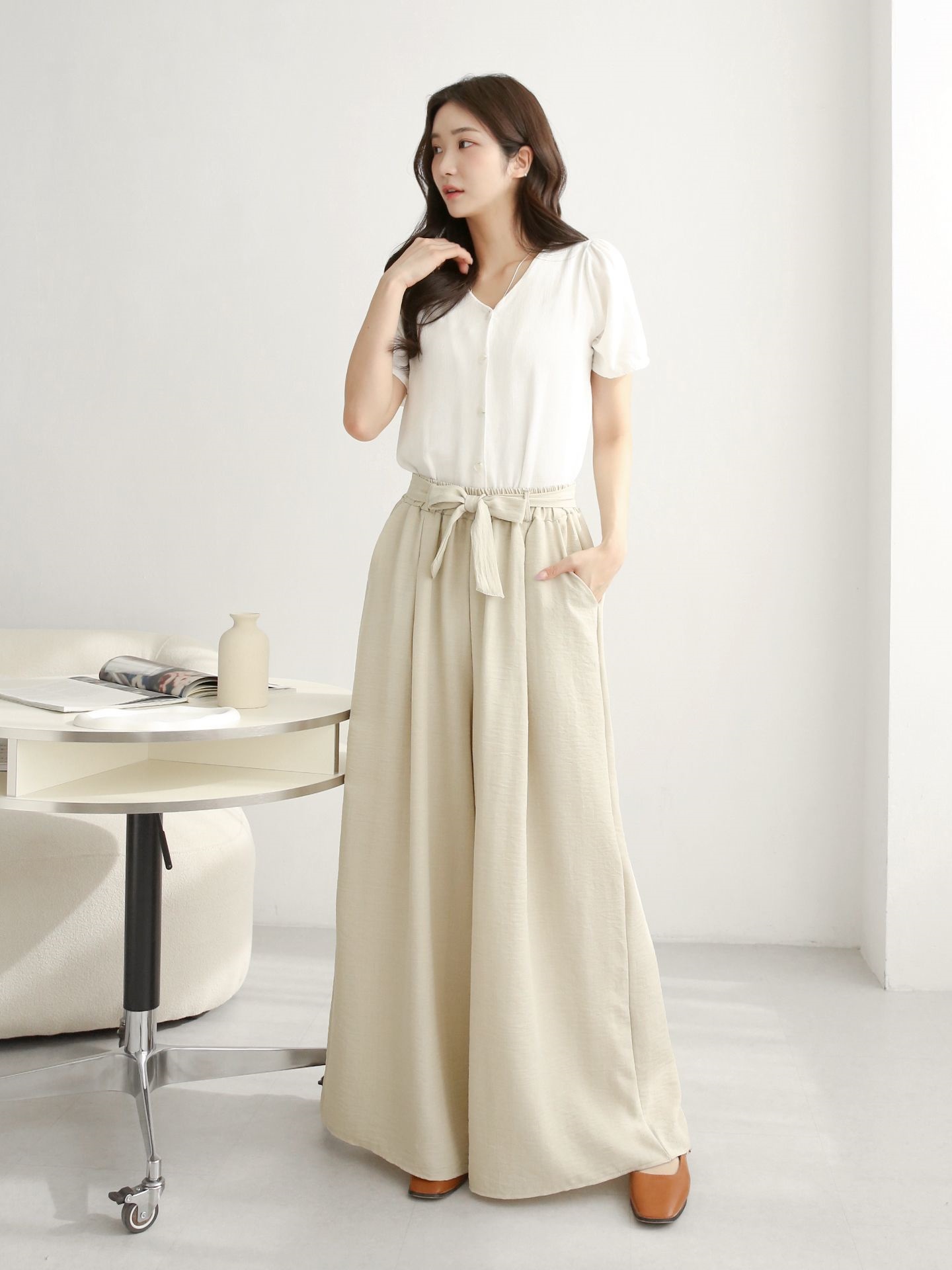 ストラップシャーリングポケットラインウエストゴムツータックワイドループ無地パンツ | 詳細画像2