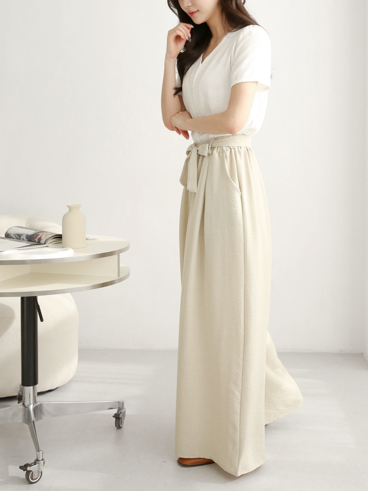 ストラップシャーリングポケットラインウエストゴムツータックワイドループ無地パンツ | 詳細画像3