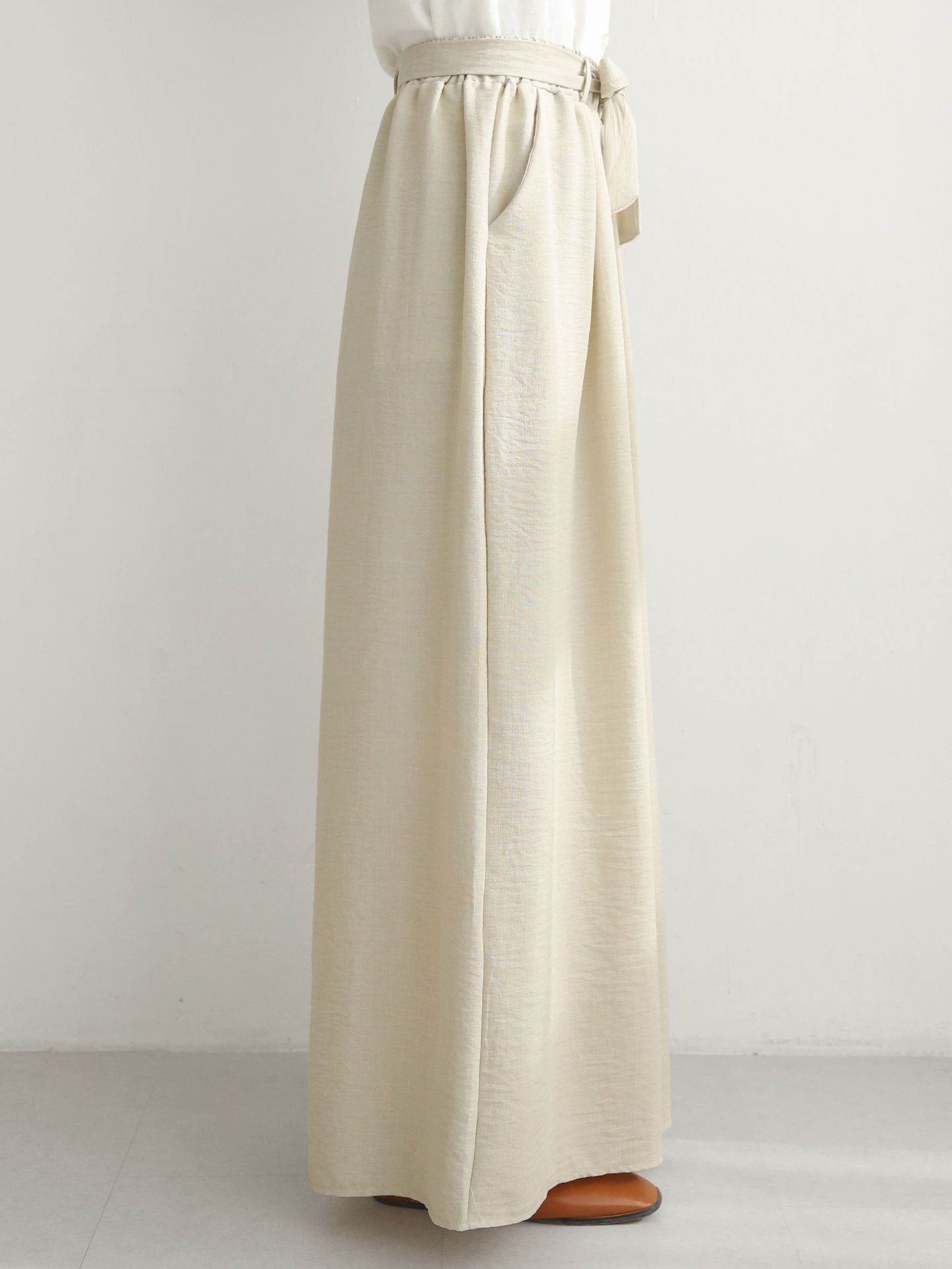 ストラップシャーリングポケットラインウエストゴムツータックワイドループ無地パンツ | 詳細画像4