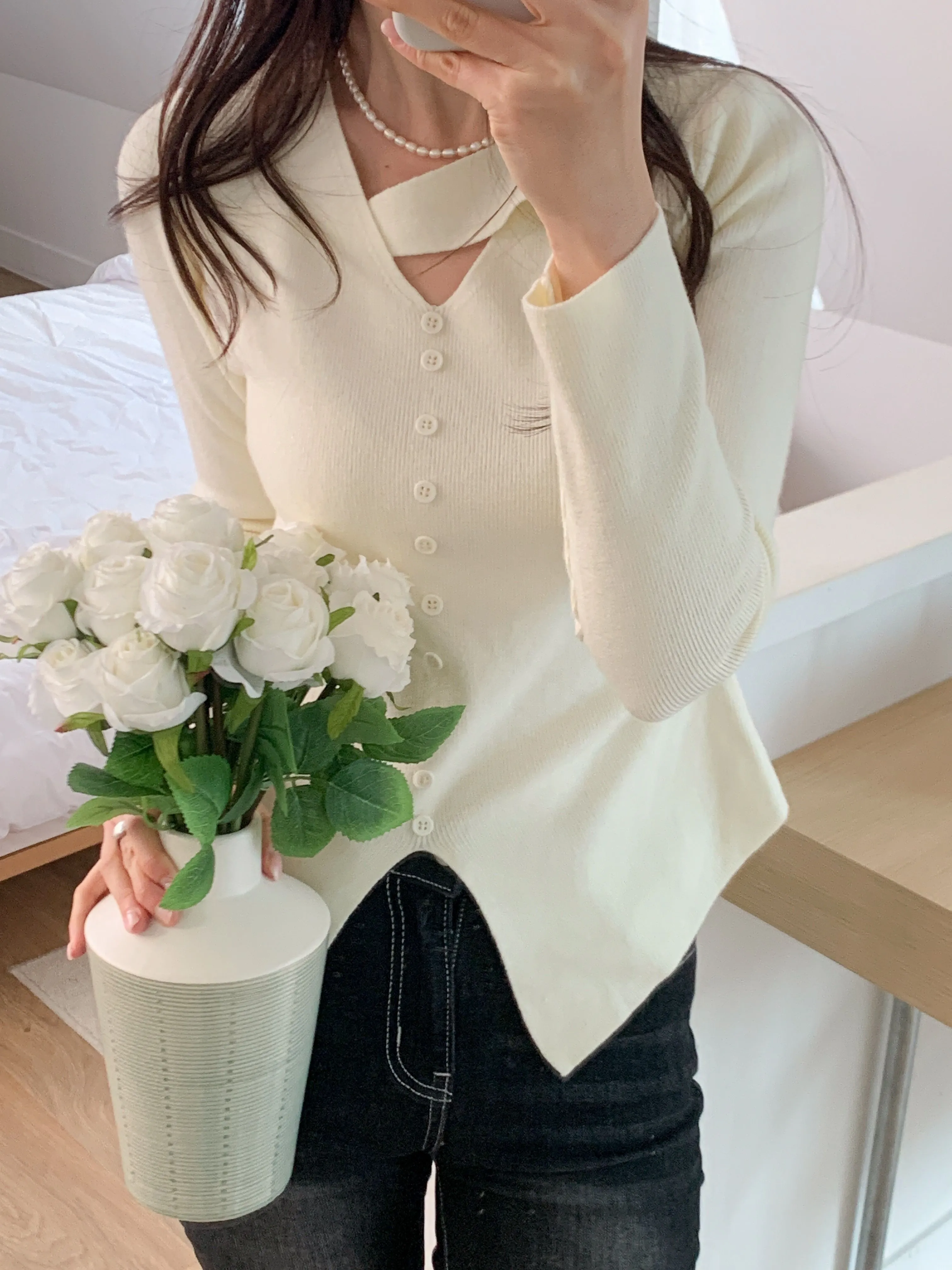 アンバランスネックスリットスリム長袖ギャザーフェイクボタン無地ニット | 詳細画像1