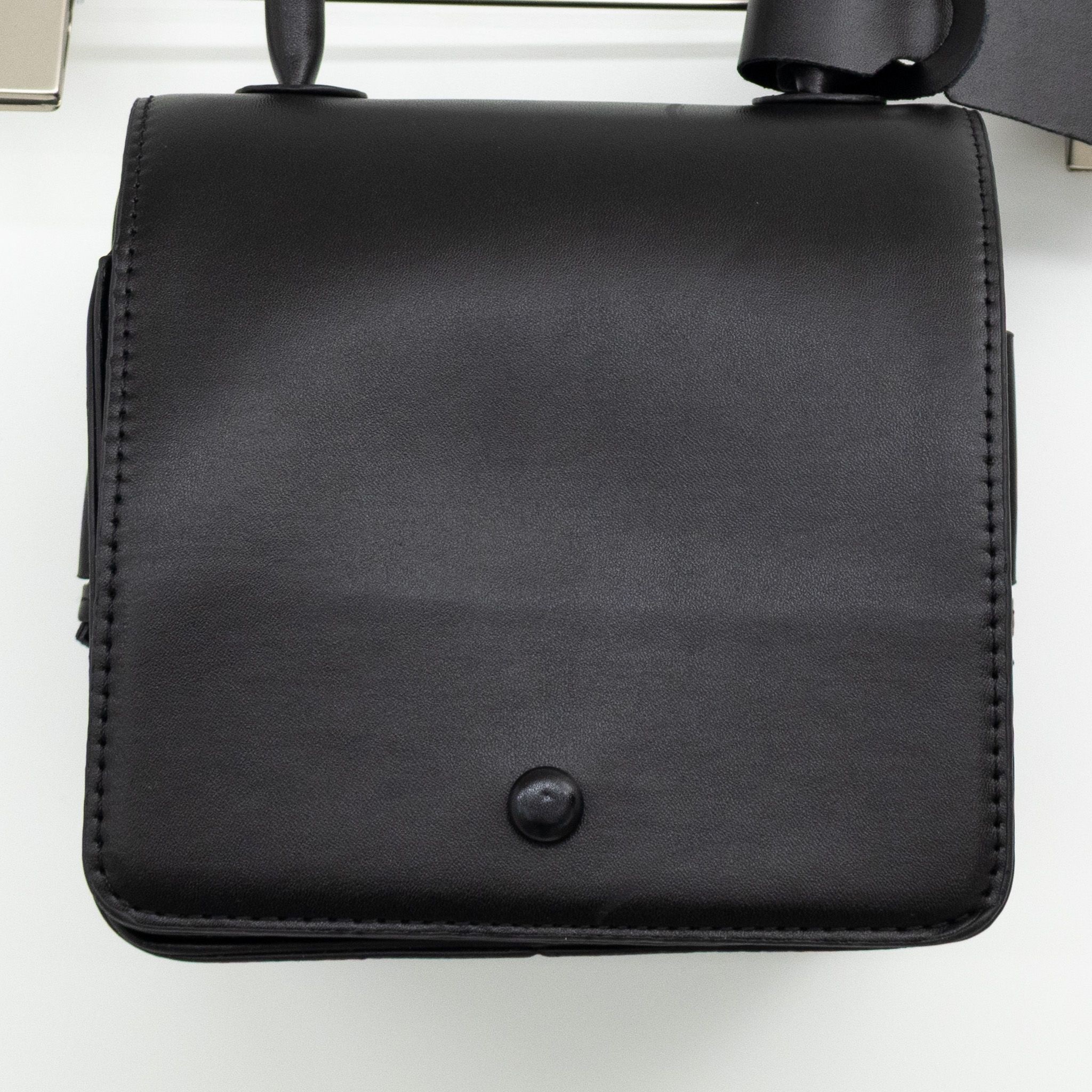 レザー調マグネットボタン無地ショルダーバッグ | 詳細画像9