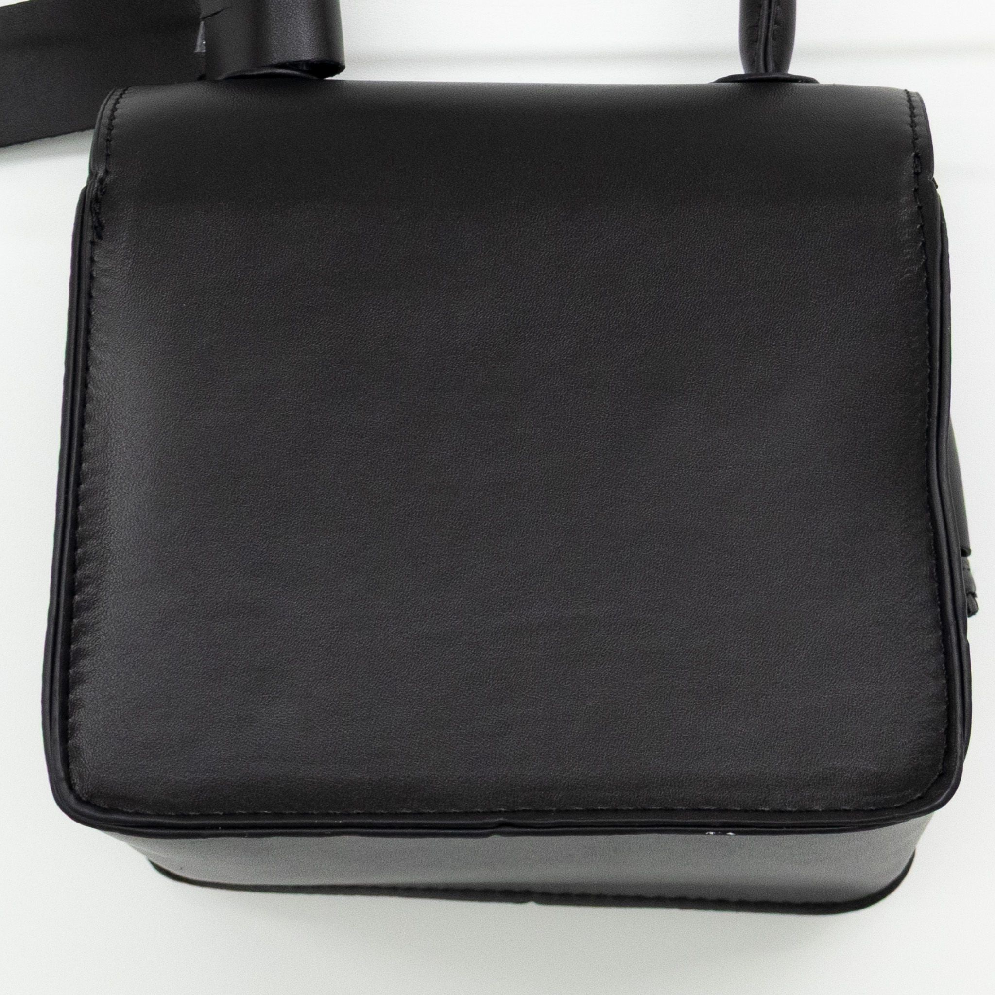 レザー調マグネットボタン無地ショルダーバッグ | 詳細画像17