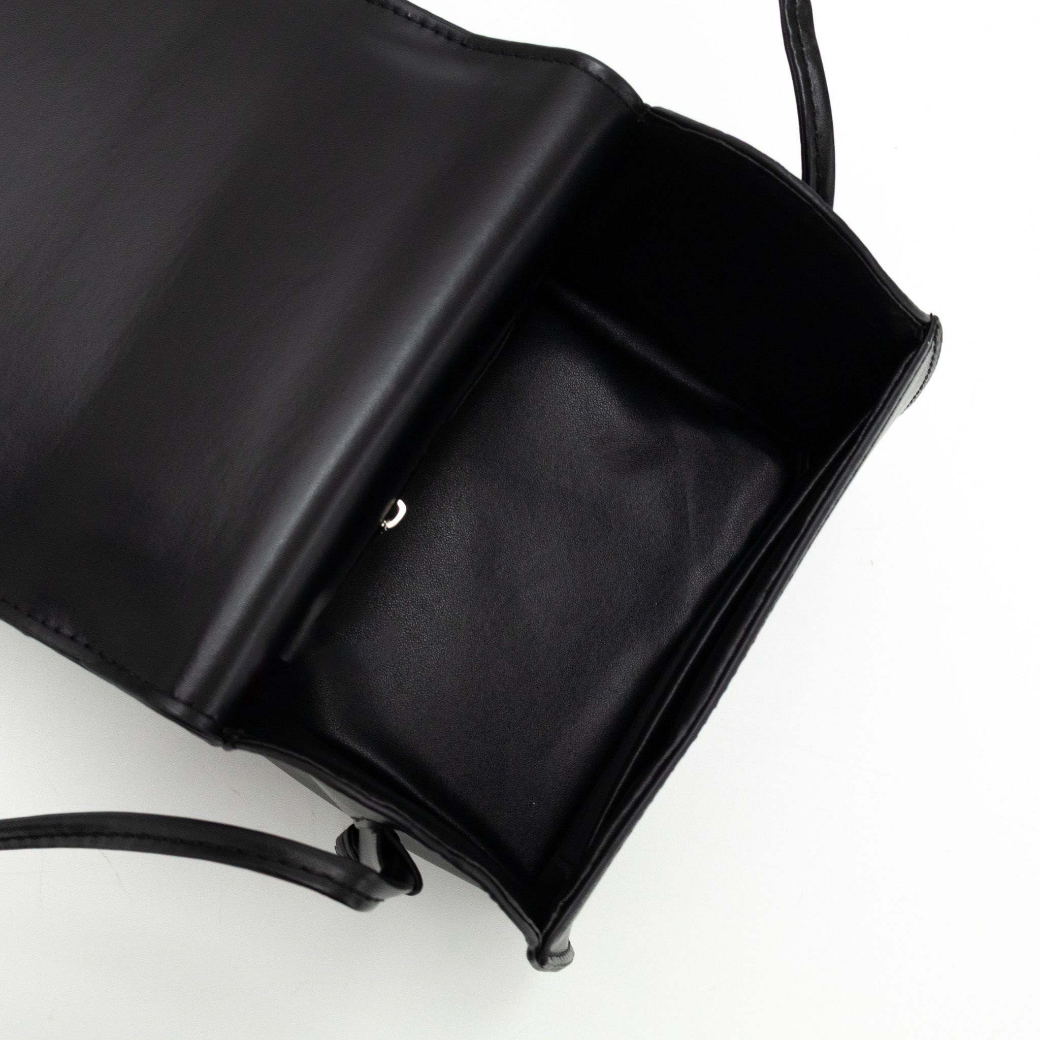 レザー調マグネットボタン無地ショルダーバッグ | 詳細画像18