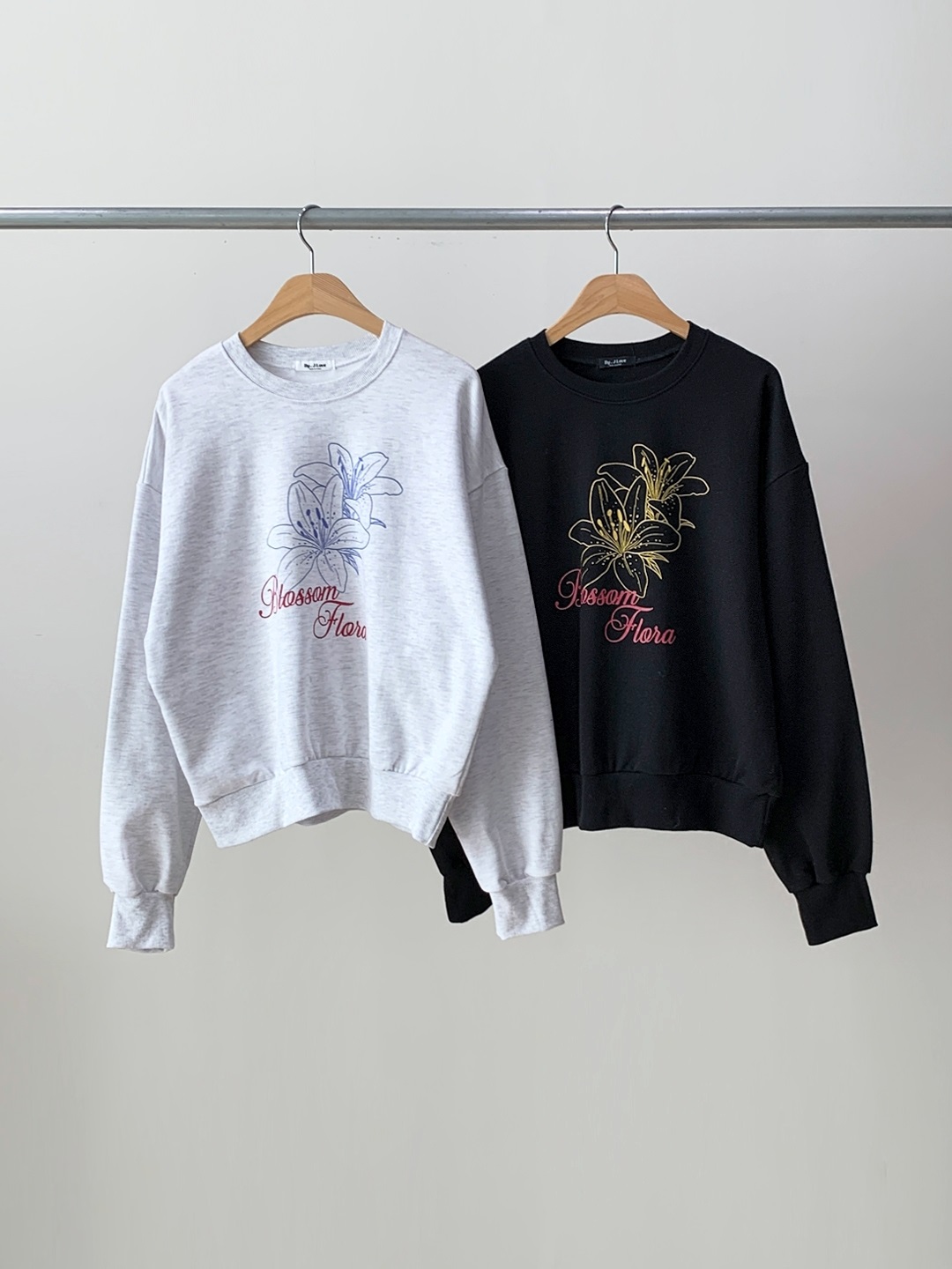 ラウンドネックルーズ長袖プリントスウェット | 詳細画像17