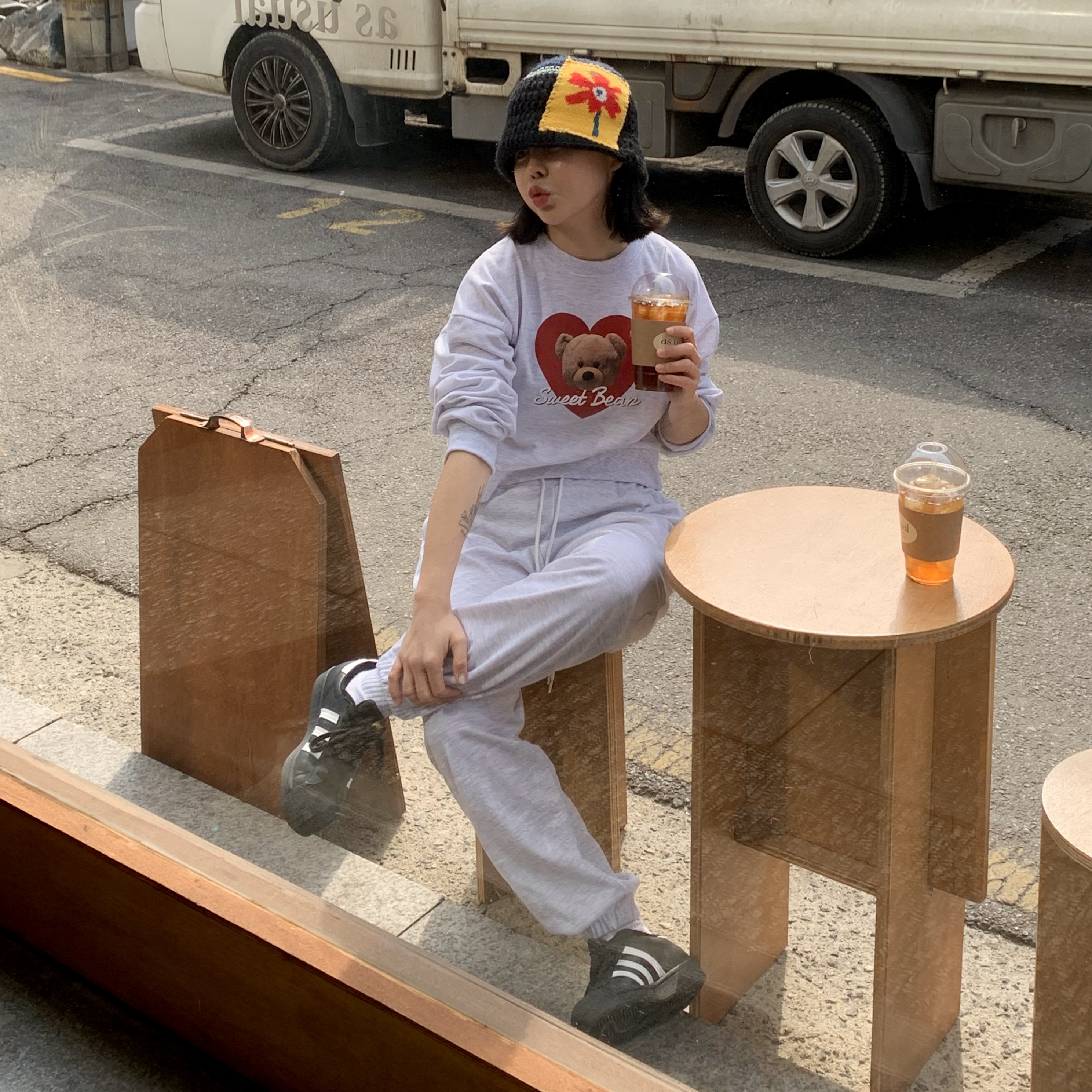 ラウンドネッククロップドルーズ長袖プリントスウェット | 詳細画像5