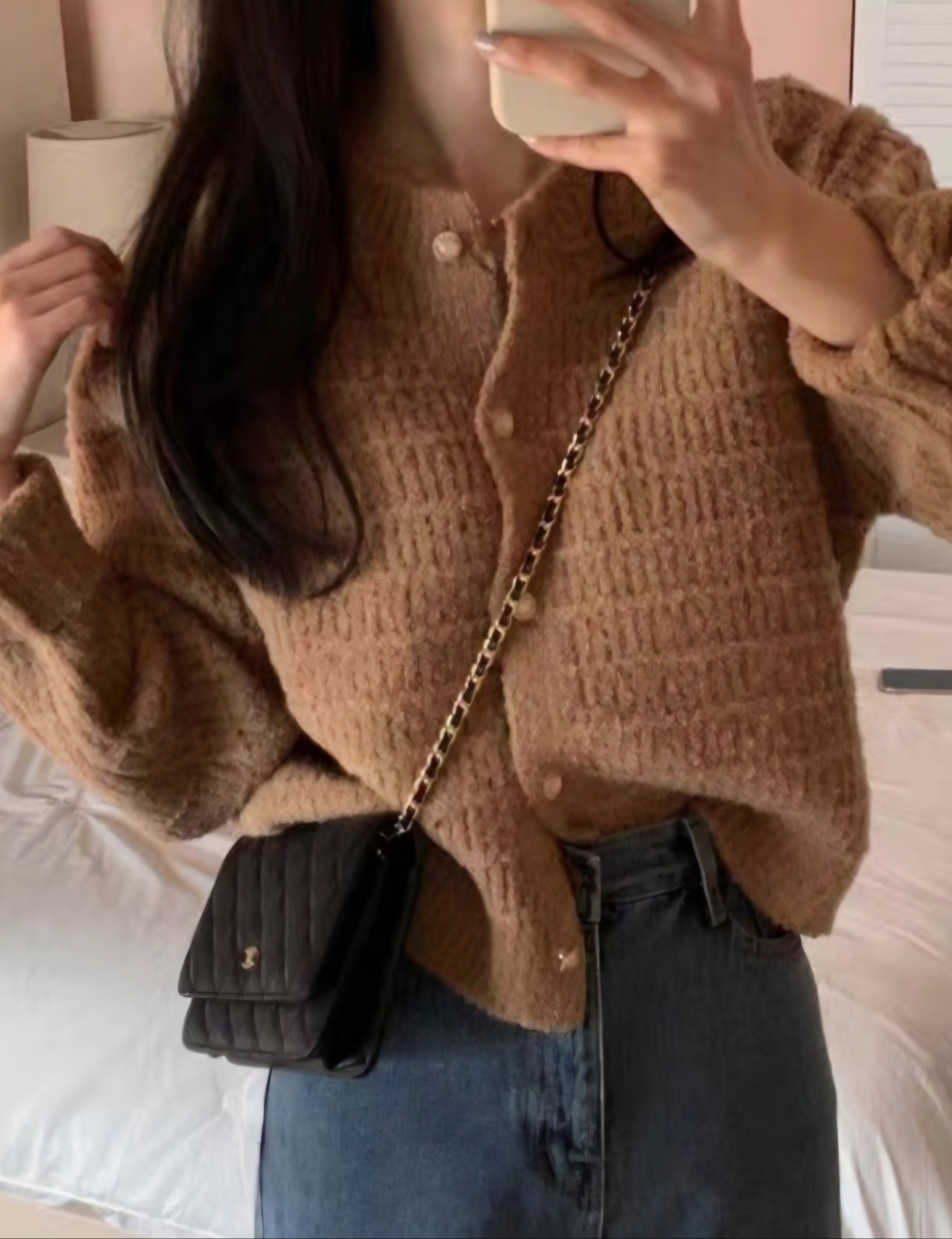 ラウンドネックパール調ボタンルーズ長袖セミクロップドカーディガン | 詳細画像3