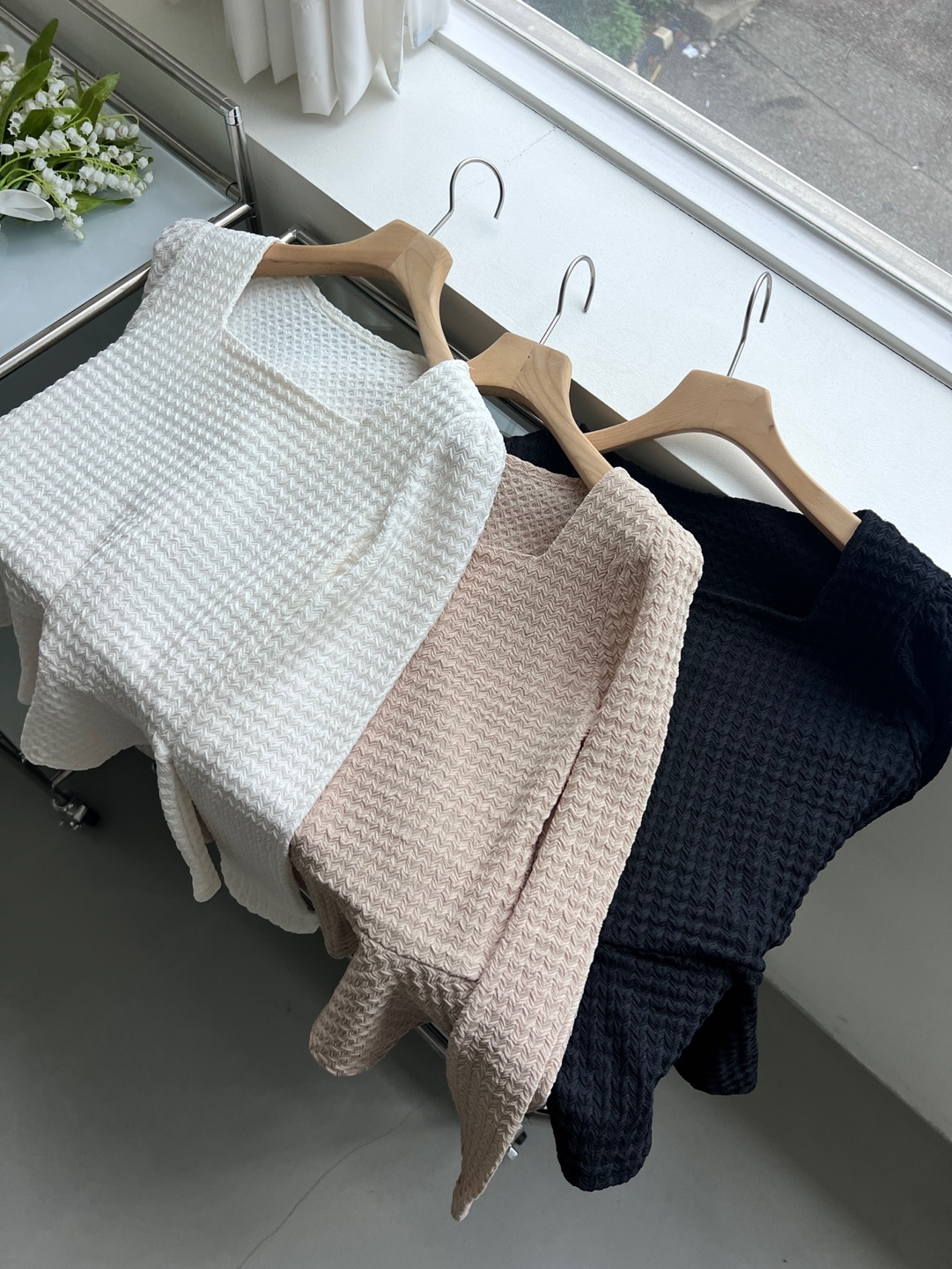 スクエアネックパフスリーブ長袖フレアセミクロップドケーブルTシャツ | 詳細画像11