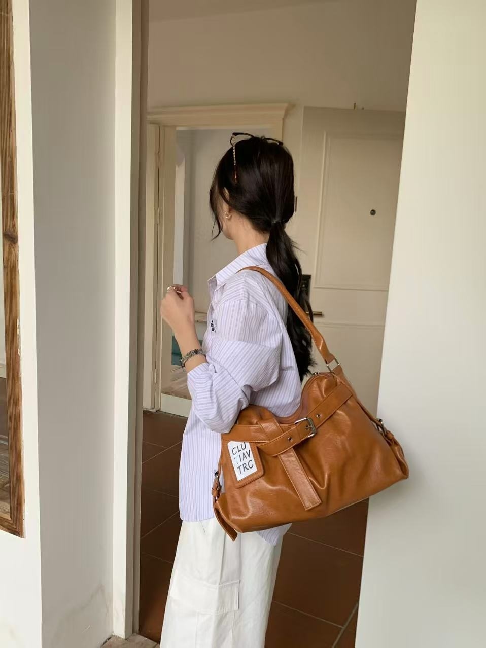 レザー調ジップアップベルトビッグトートバッグ | 詳細画像13