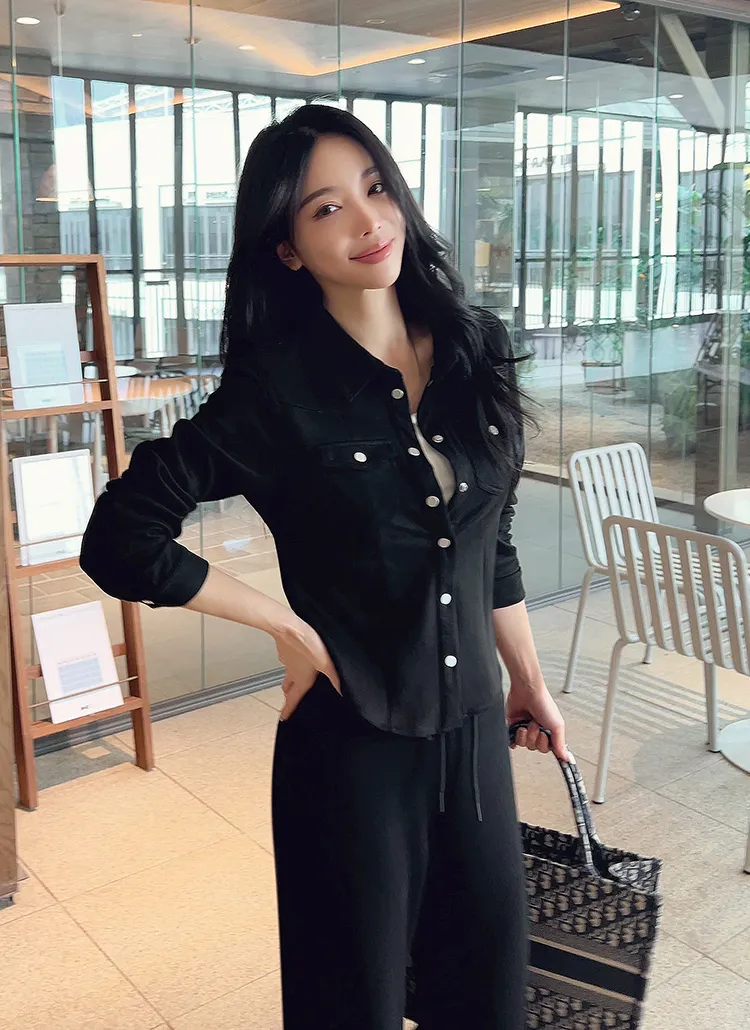 ストレッチスエード調ボタンカラーポケット長袖シャツ | minagram | 詳細画像1