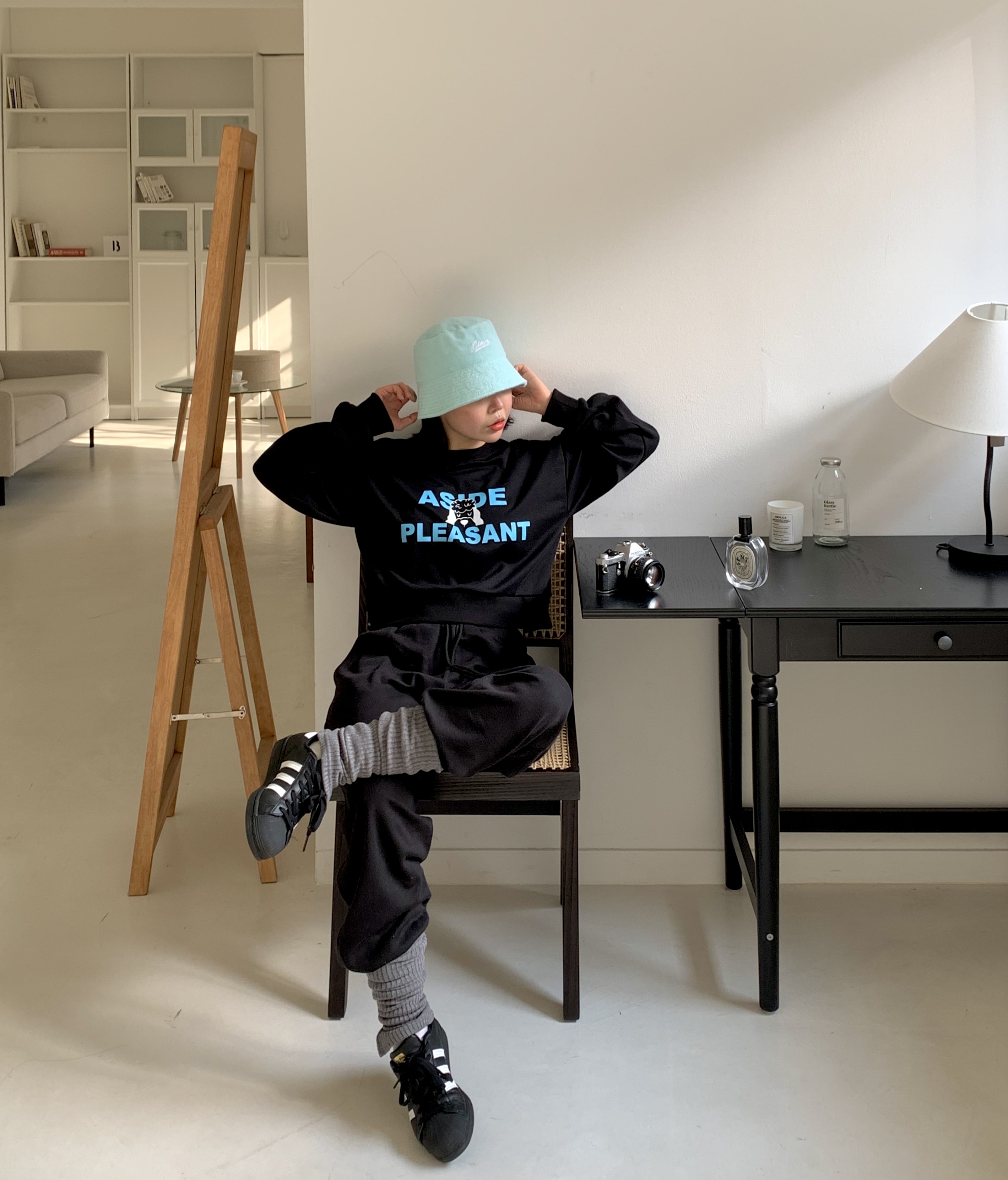 ラウンドネッククロップドルーズ長袖ロゴプリントスウェット | 詳細画像2