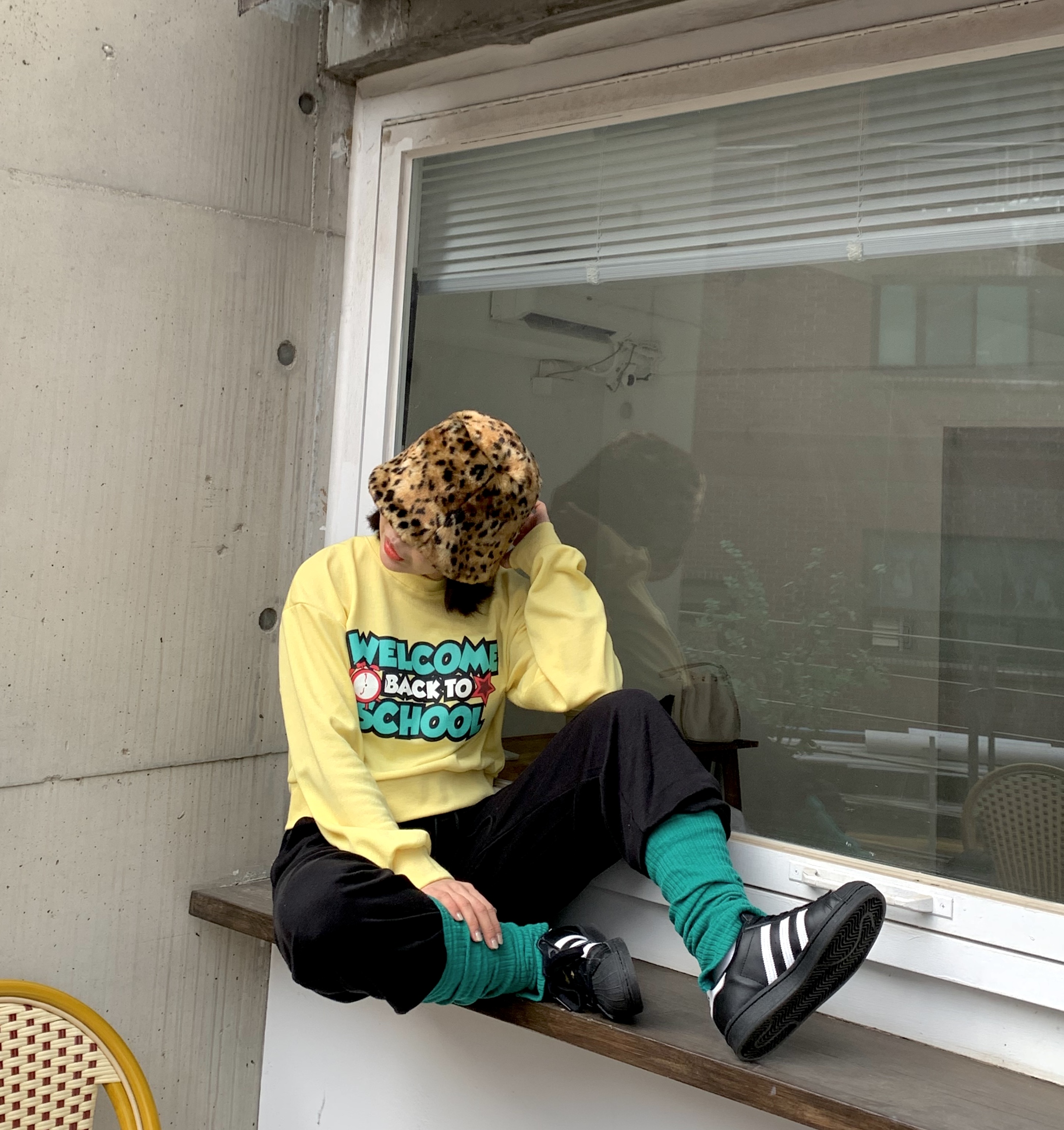 ラウンドネッククロップドルーズ長袖ロゴスウェット | 詳細画像2