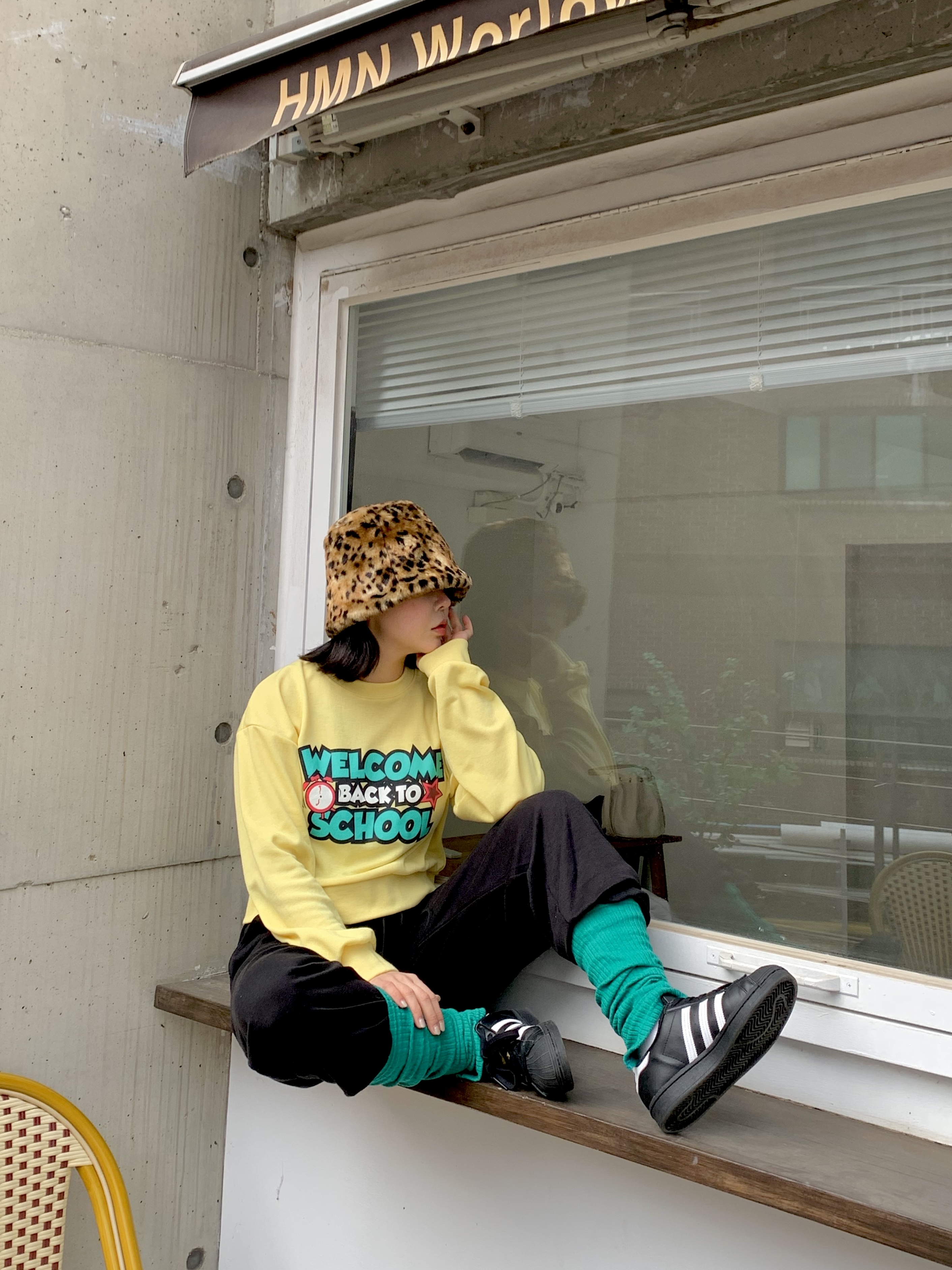 ラウンドネッククロップドルーズ長袖ロゴスウェット | 詳細画像3