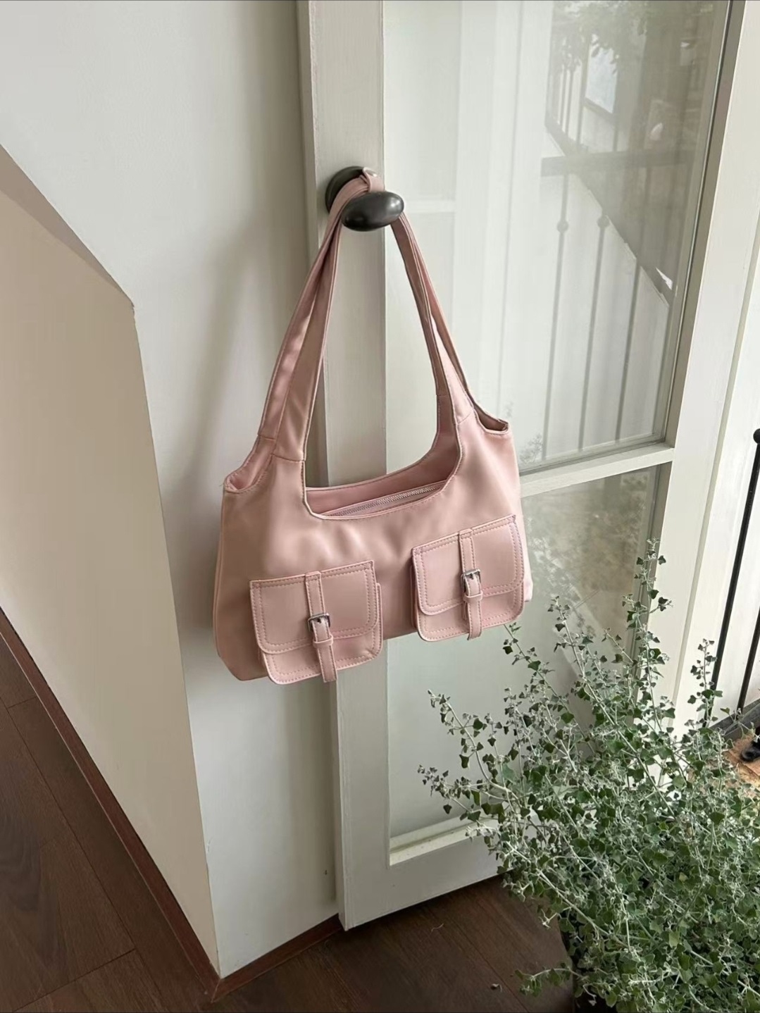 レザー調ジップアップポケットグロス無地トートバッグ | 詳細画像13