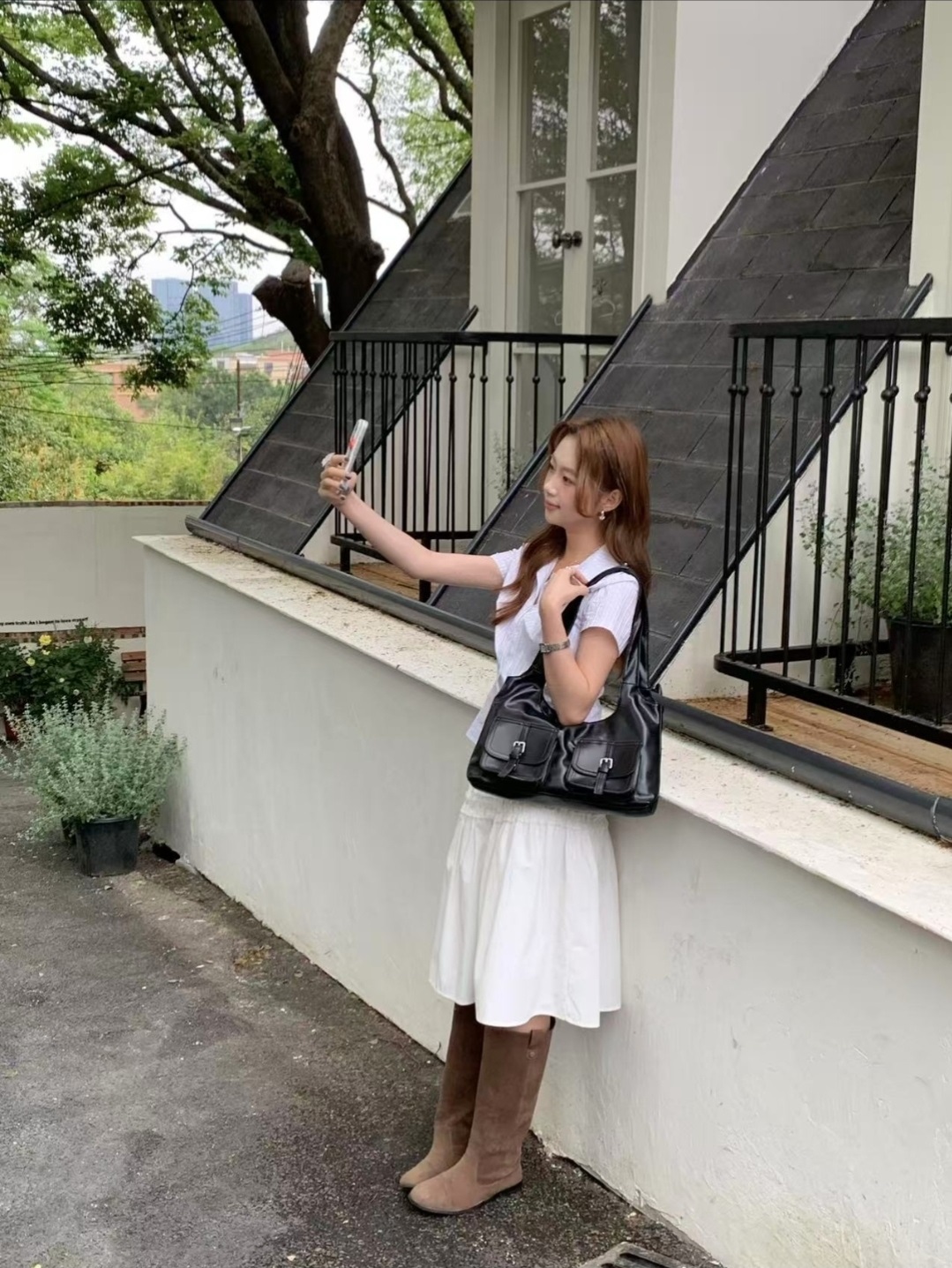 レザー調ジップアップポケットグロス無地トートバッグ | 詳細画像3