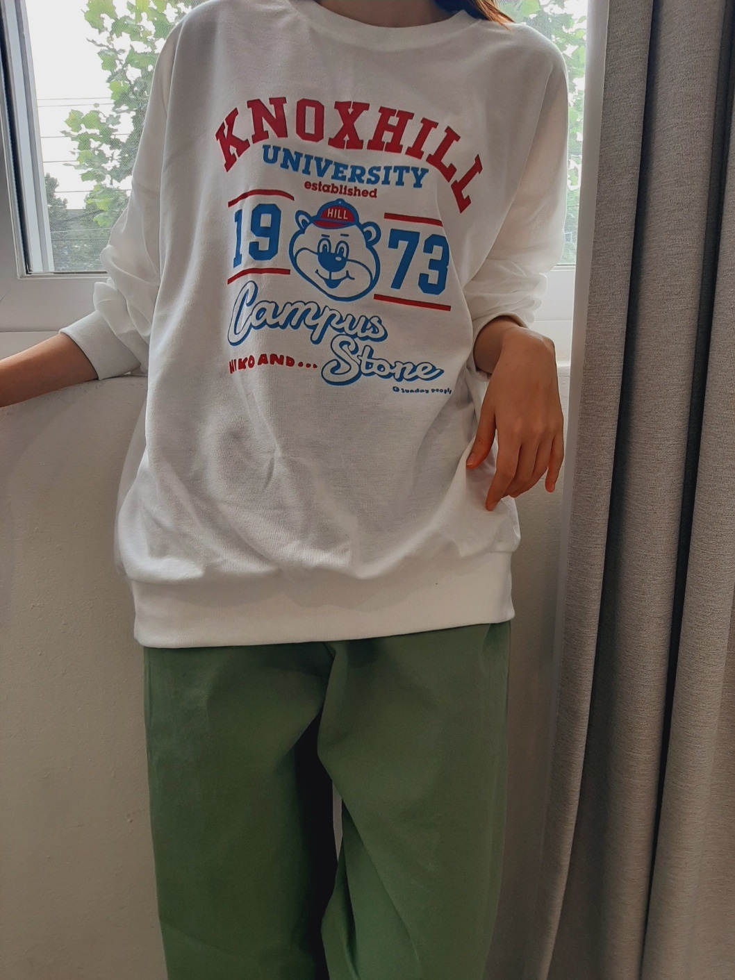 ラウンドネックルーズ長袖ロゴスウェット | 詳細画像3