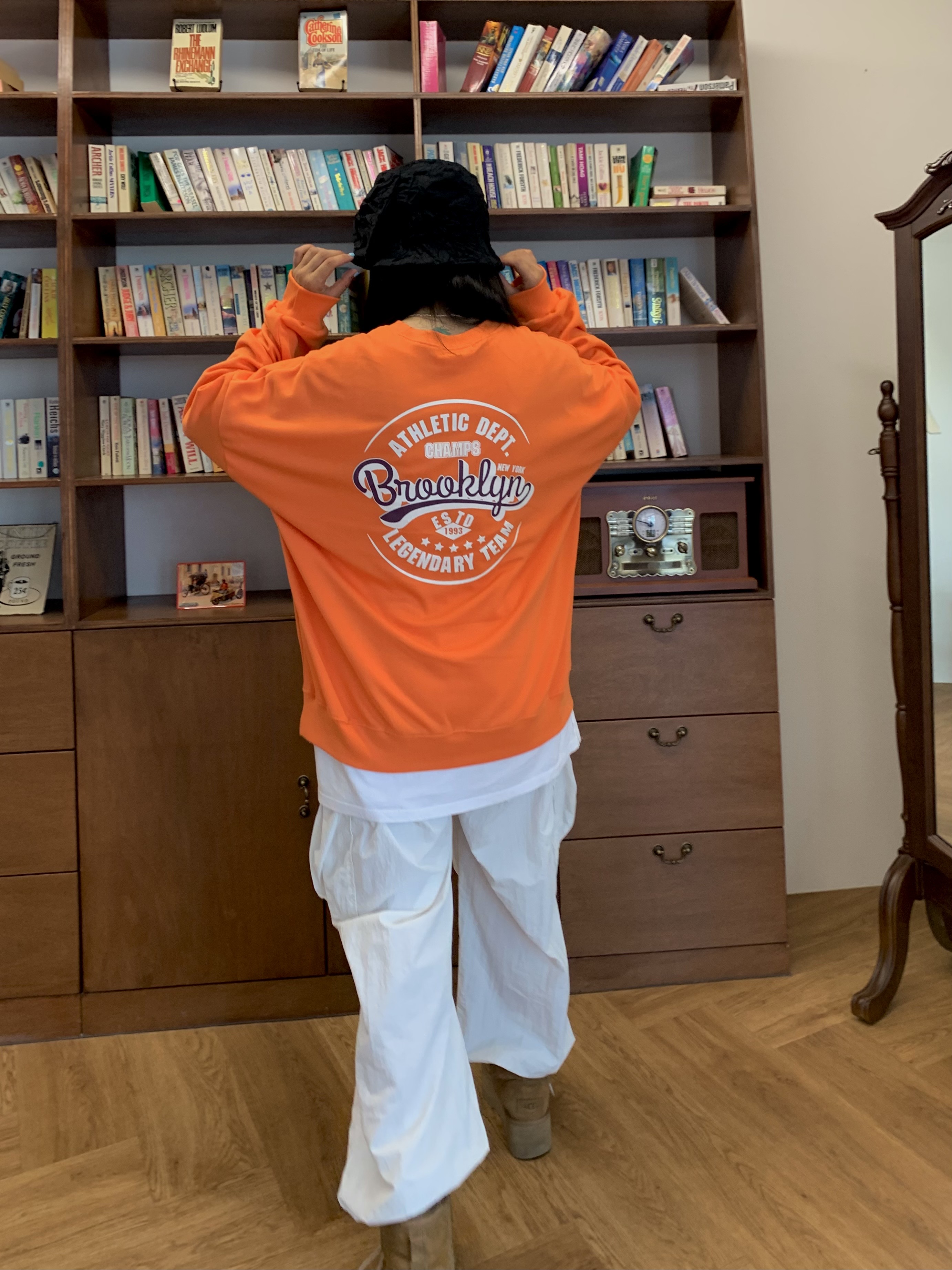 ラウンドネックルーズ長袖ロゴ両面プリントスウェット | 詳細画像7