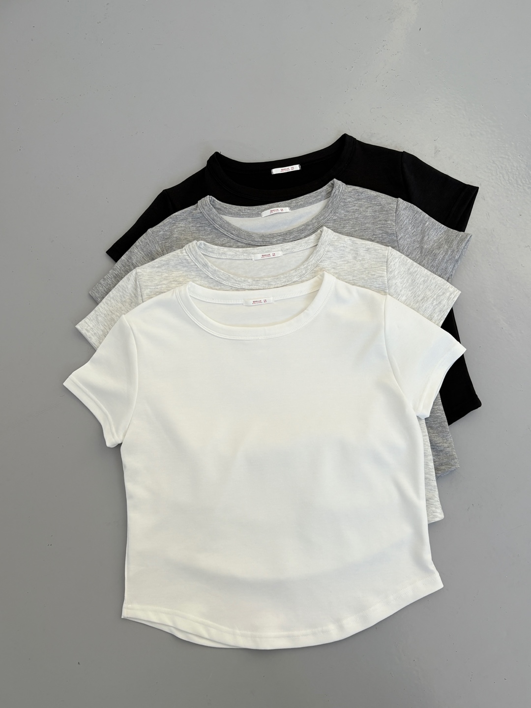 ラウンドネックシンプルベーシック半袖セミクロップド無地Tシャツ | 詳細画像3