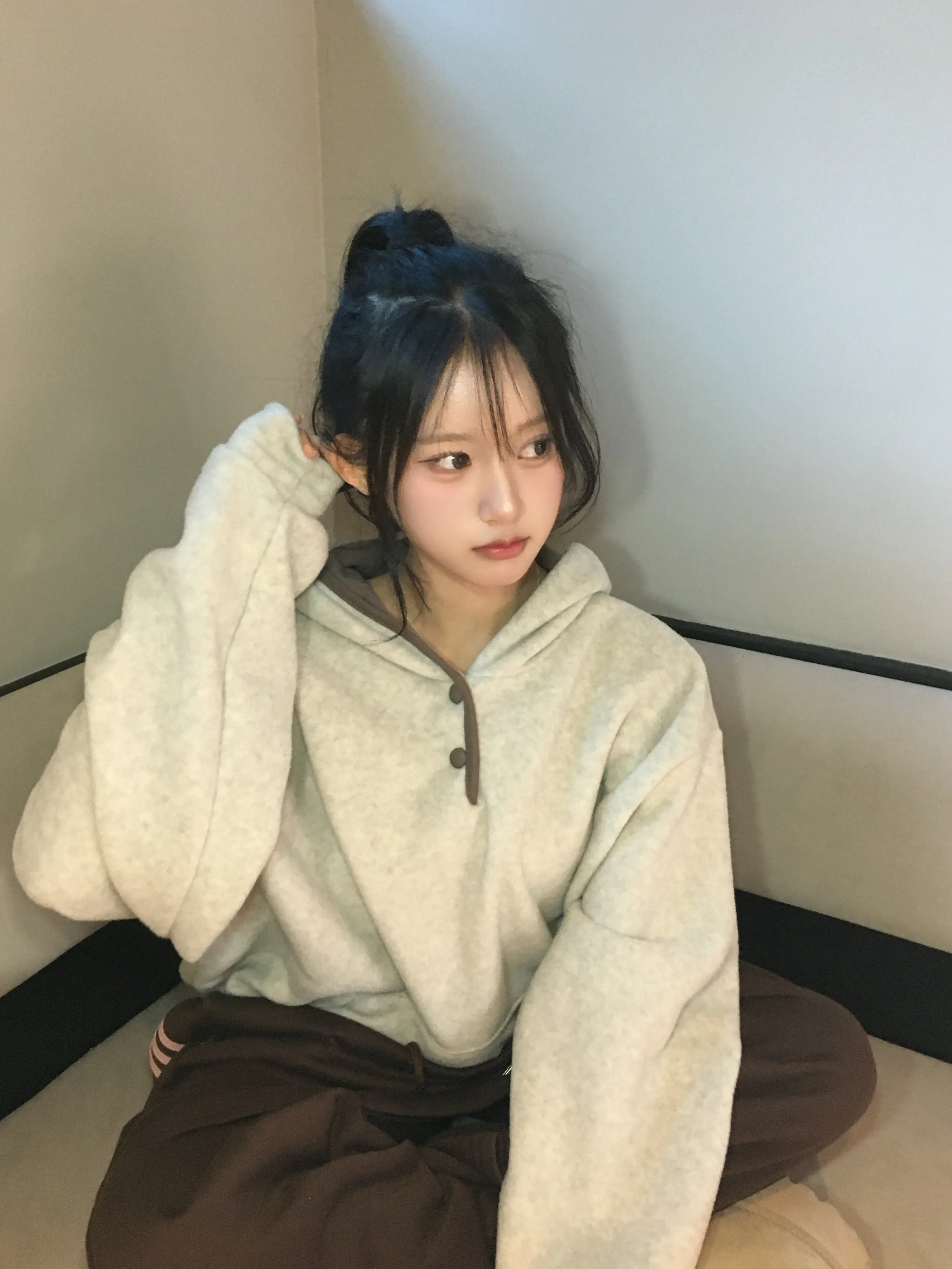 フリースフード長袖ルーズカンガルーポケットハーフボタンハーフオーバーサイズ配色パーカー | JBLIN | 詳細画像1