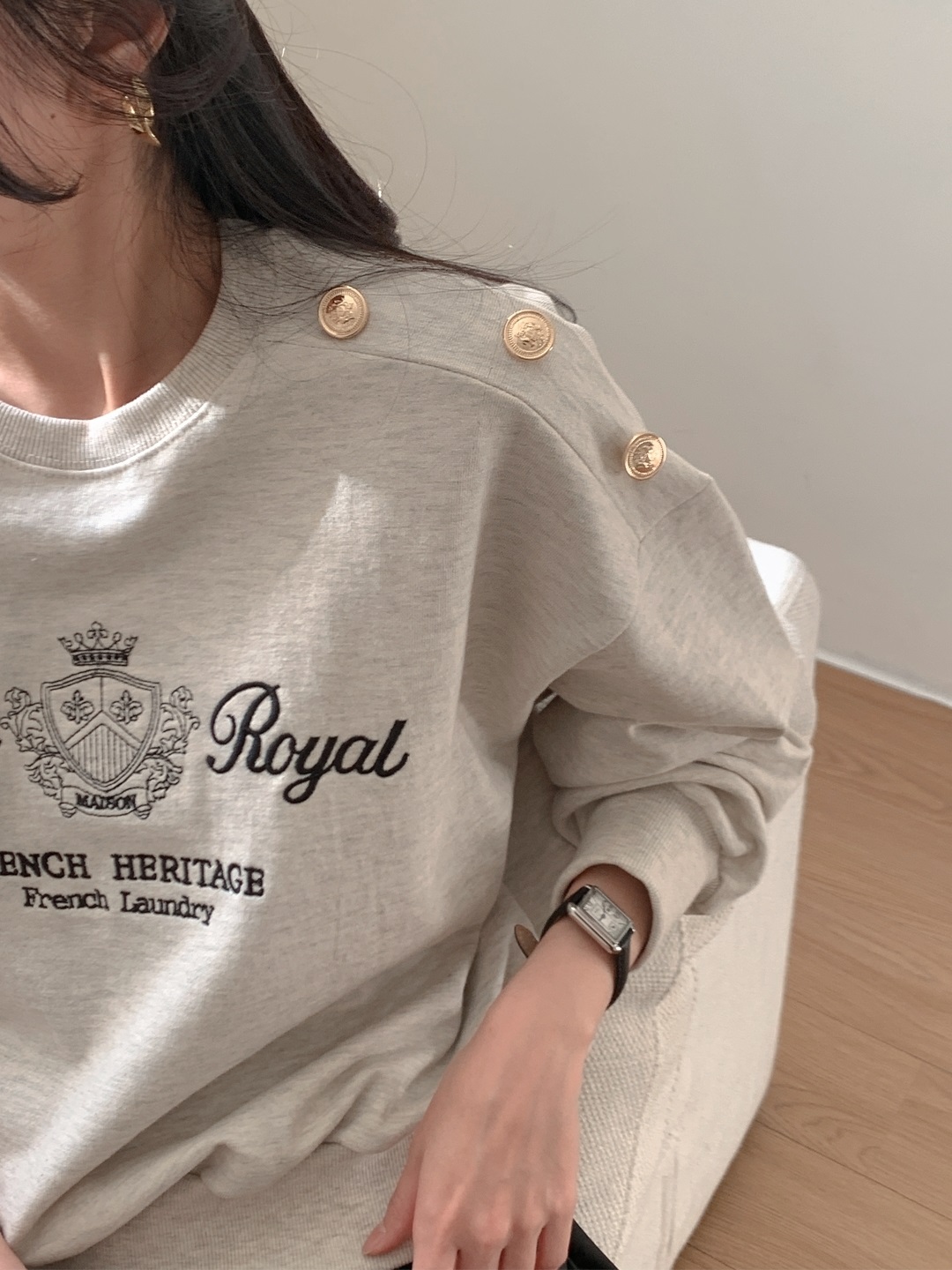 コットンラウンドネックルーズフェイクボタン刺繍プリントスウェット | 詳細画像7