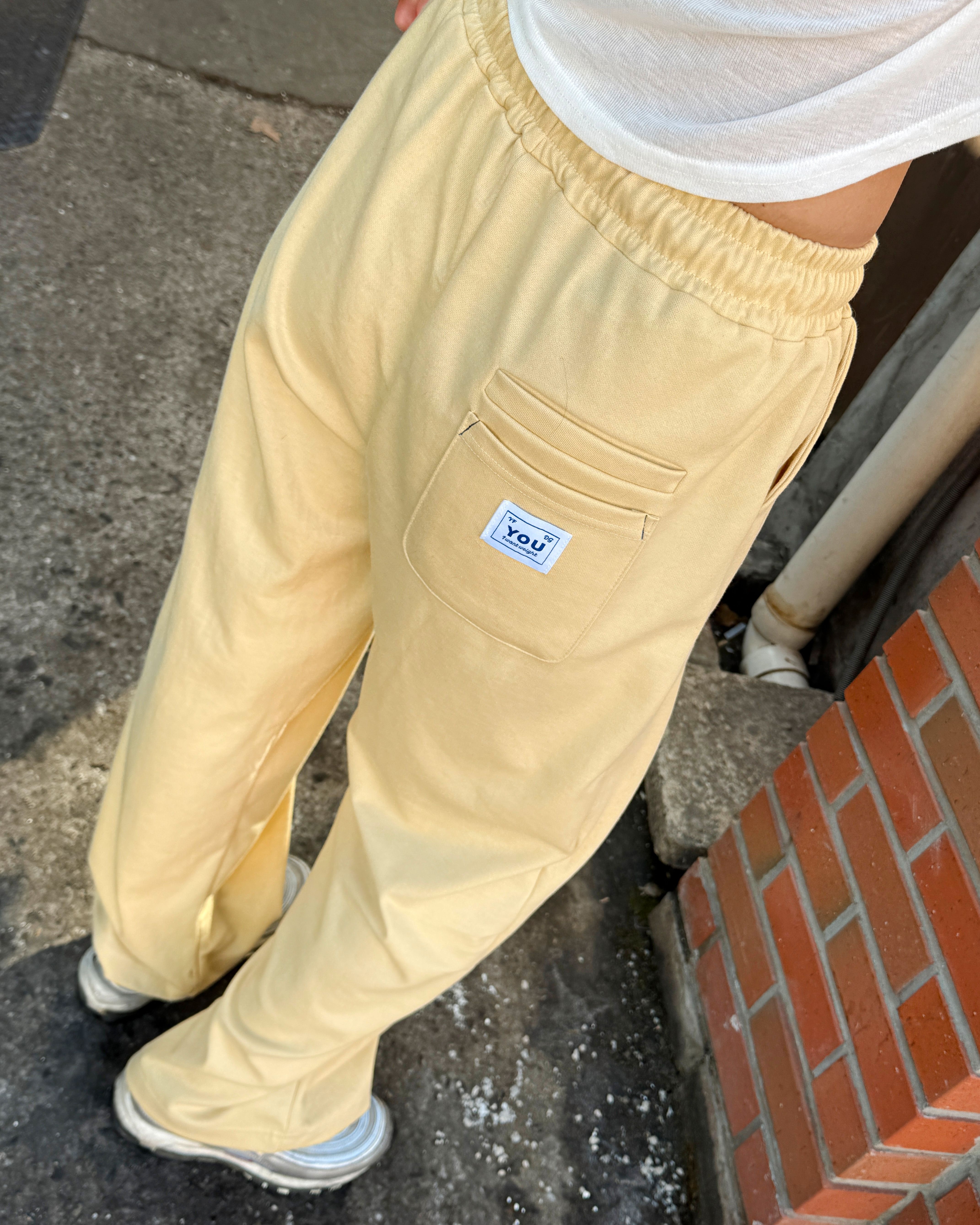 ドローストリングウエストゴムロングストレートラベルバックポケット無地パンツ | 詳細画像2