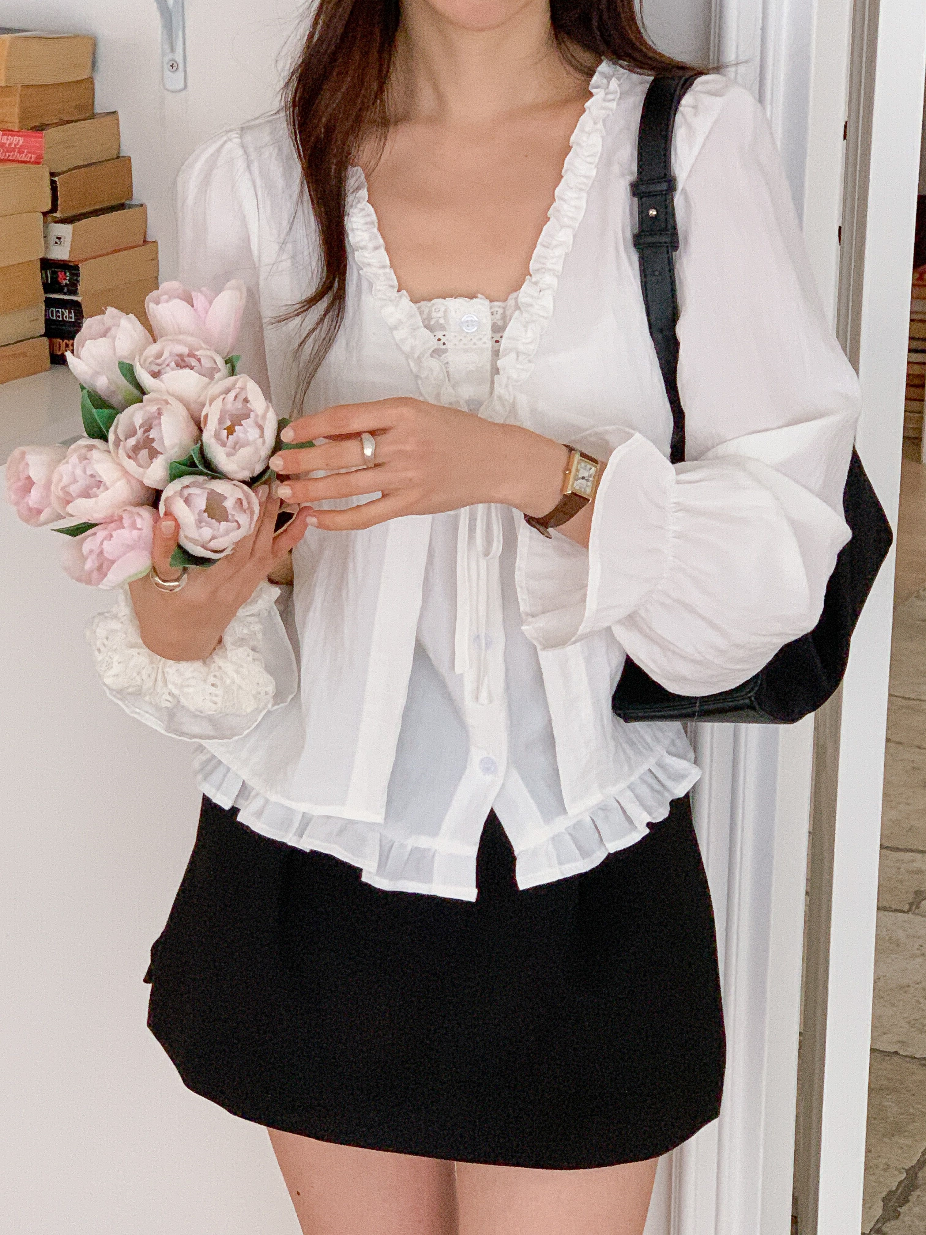 コットンボタンストラップフリルラインパフスリーブレイヤード風長袖ギャザーセミクロップドブラウス | 詳細画像15