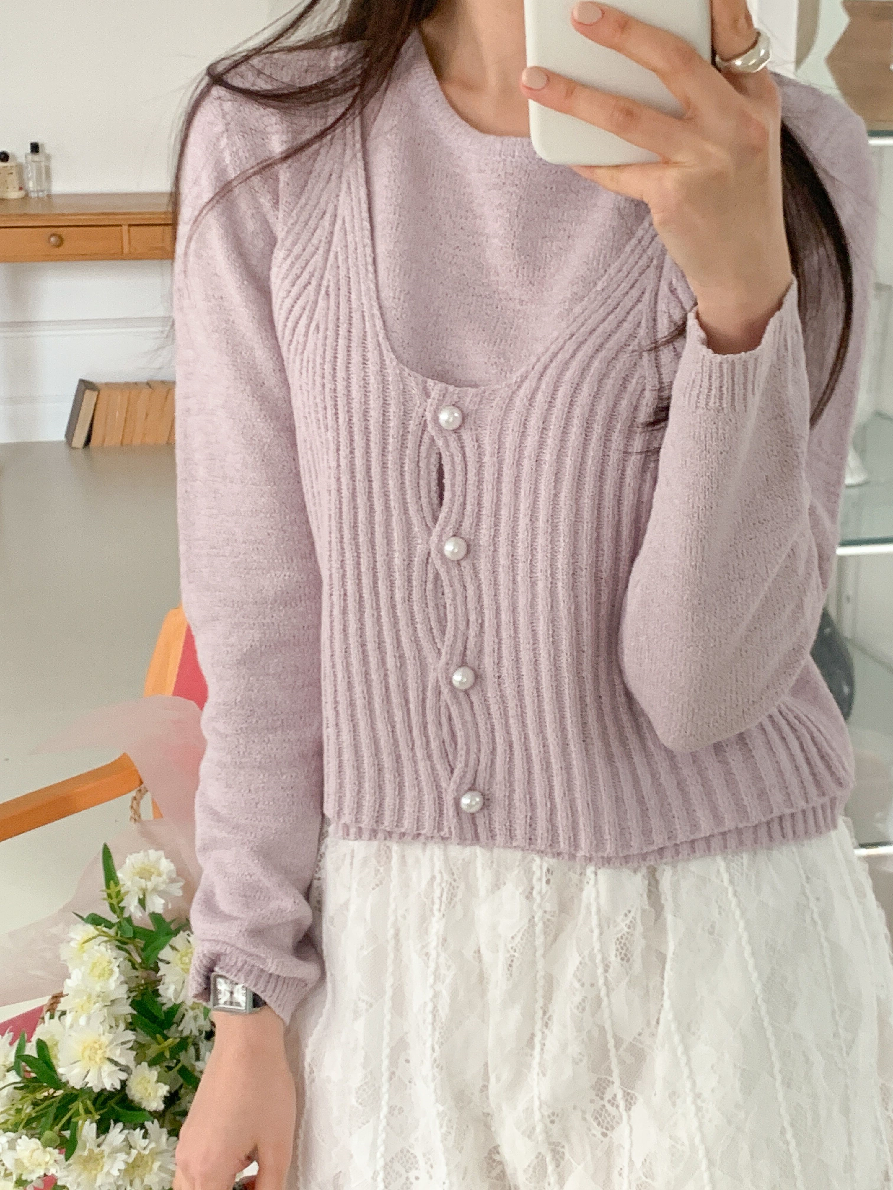 ラウンドネックパール調ボタンレイヤード風ルーズ長袖セミクロップド無地ニット | 詳細画像3