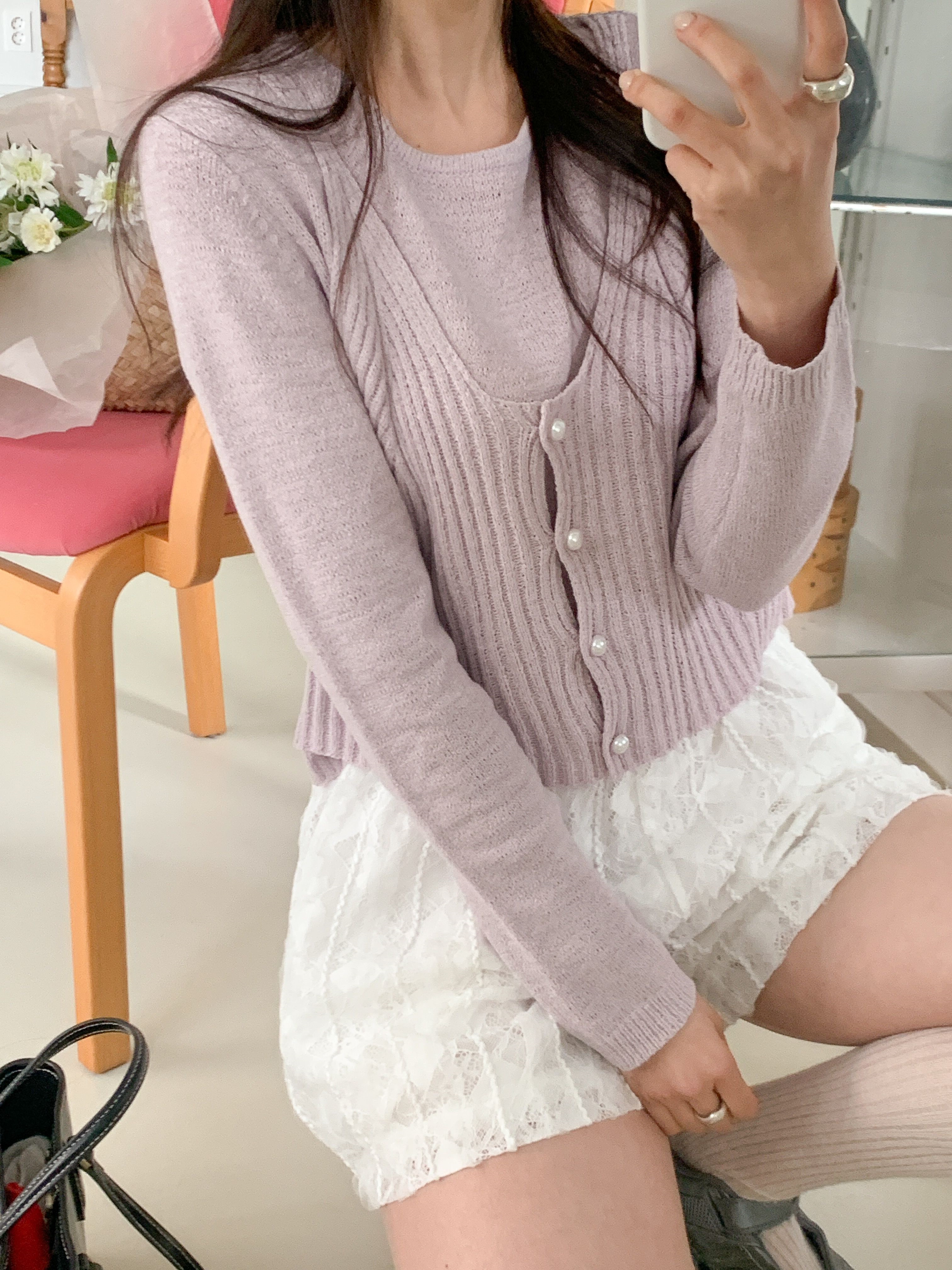 ラウンドネックパール調ボタンレイヤード風ルーズ長袖セミクロップド無地ニット | 詳細画像15