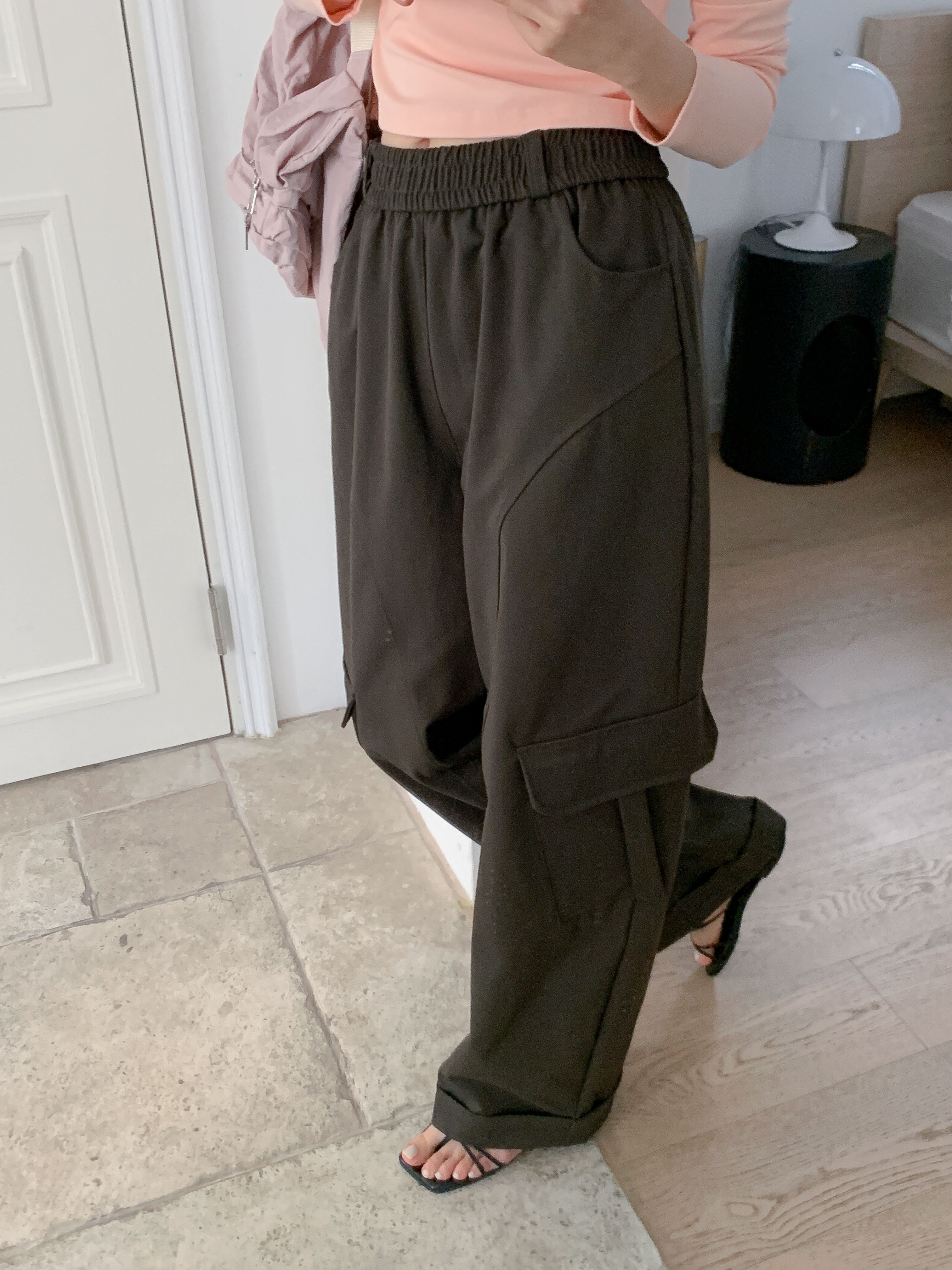 シャーリングポケットラインウエストゴムカーゴロング無地パンツ | 詳細画像4