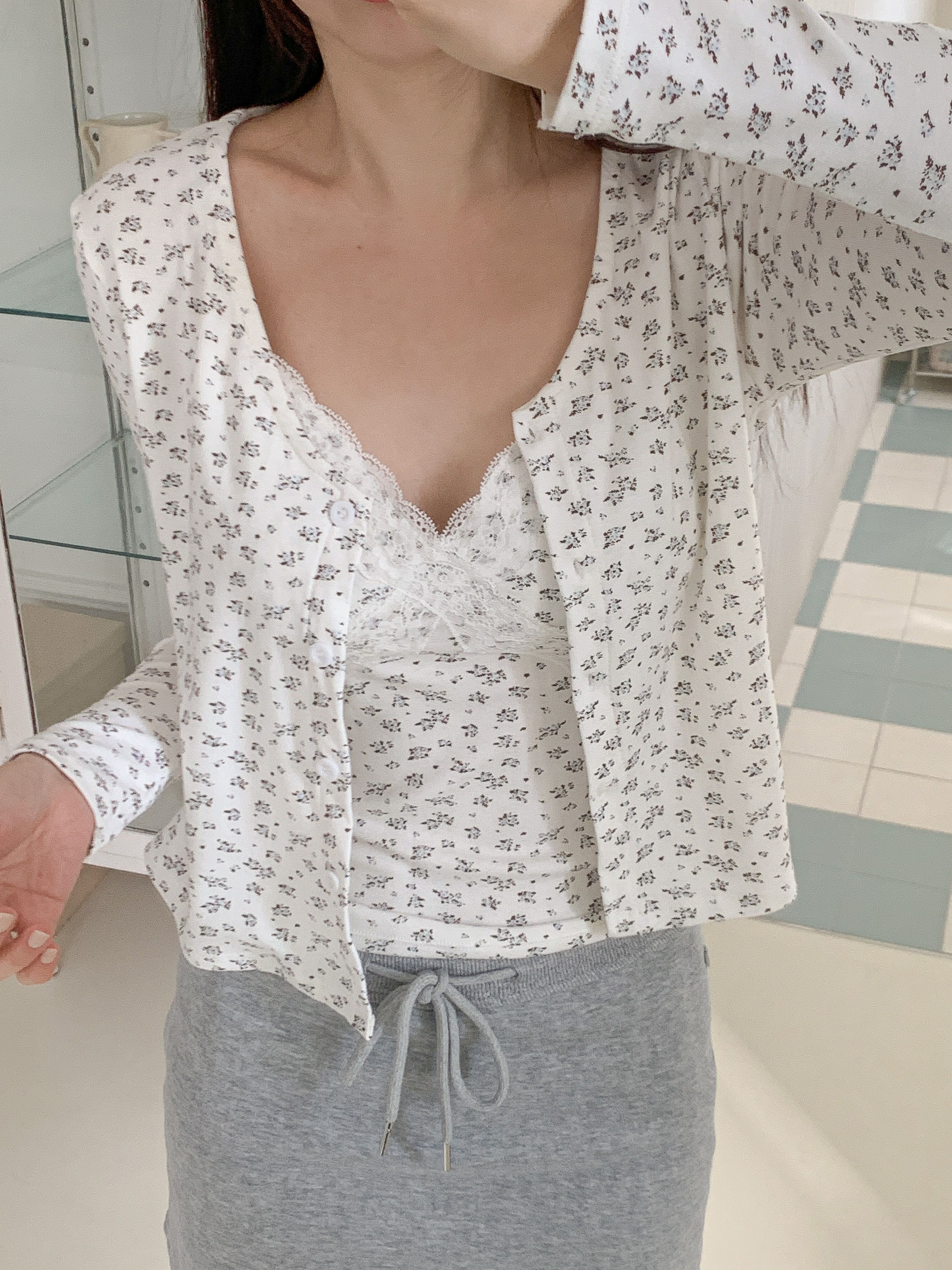 レースコンビボタンラウンドネックスリムセミクロップド小花柄カーディガンキャミソールアンサンブル | 詳細画像14