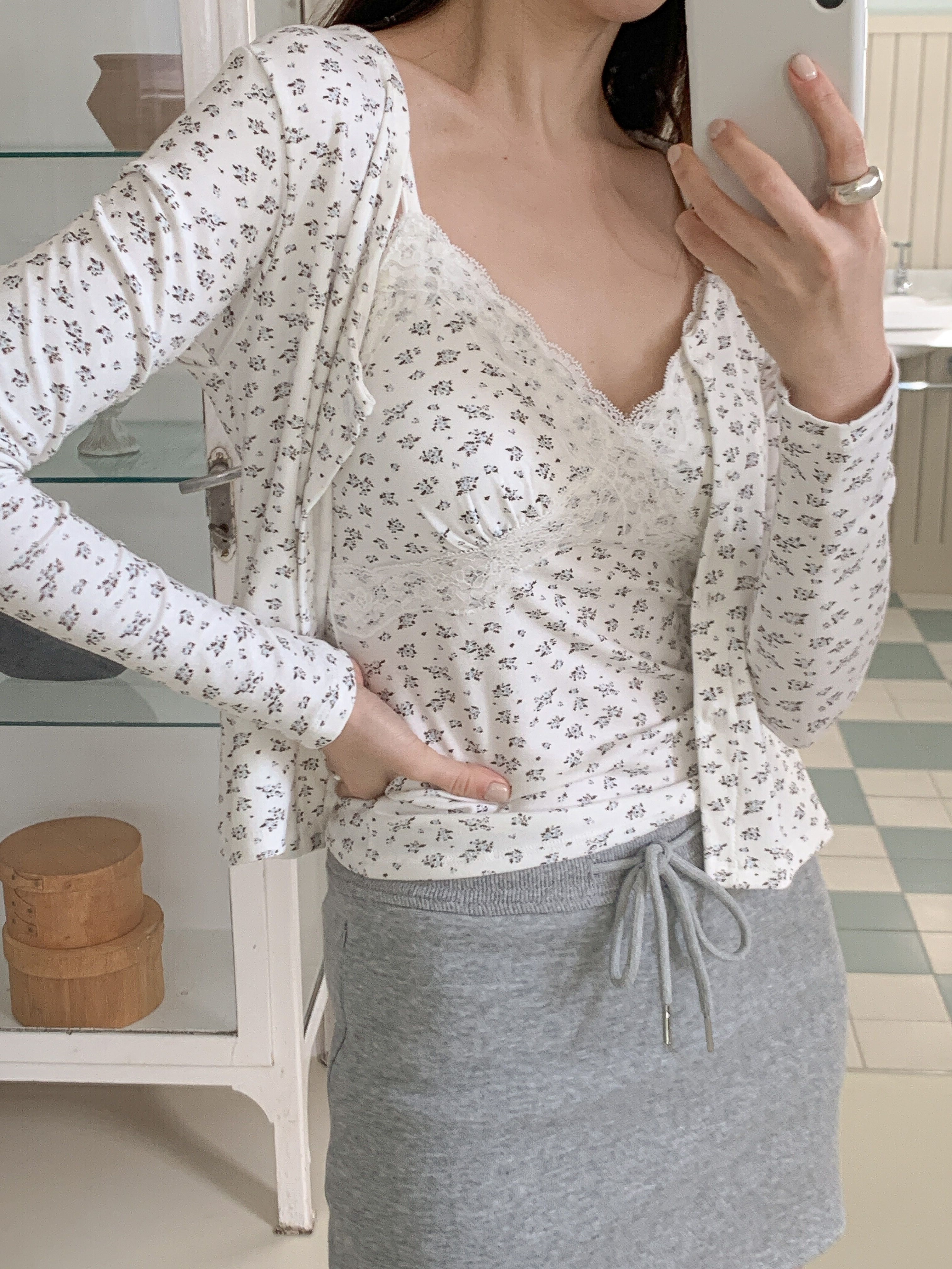 レースコンビボタンラウンドネックスリムセミクロップド小花柄カーディガンキャミソールアンサンブル | 詳細画像18