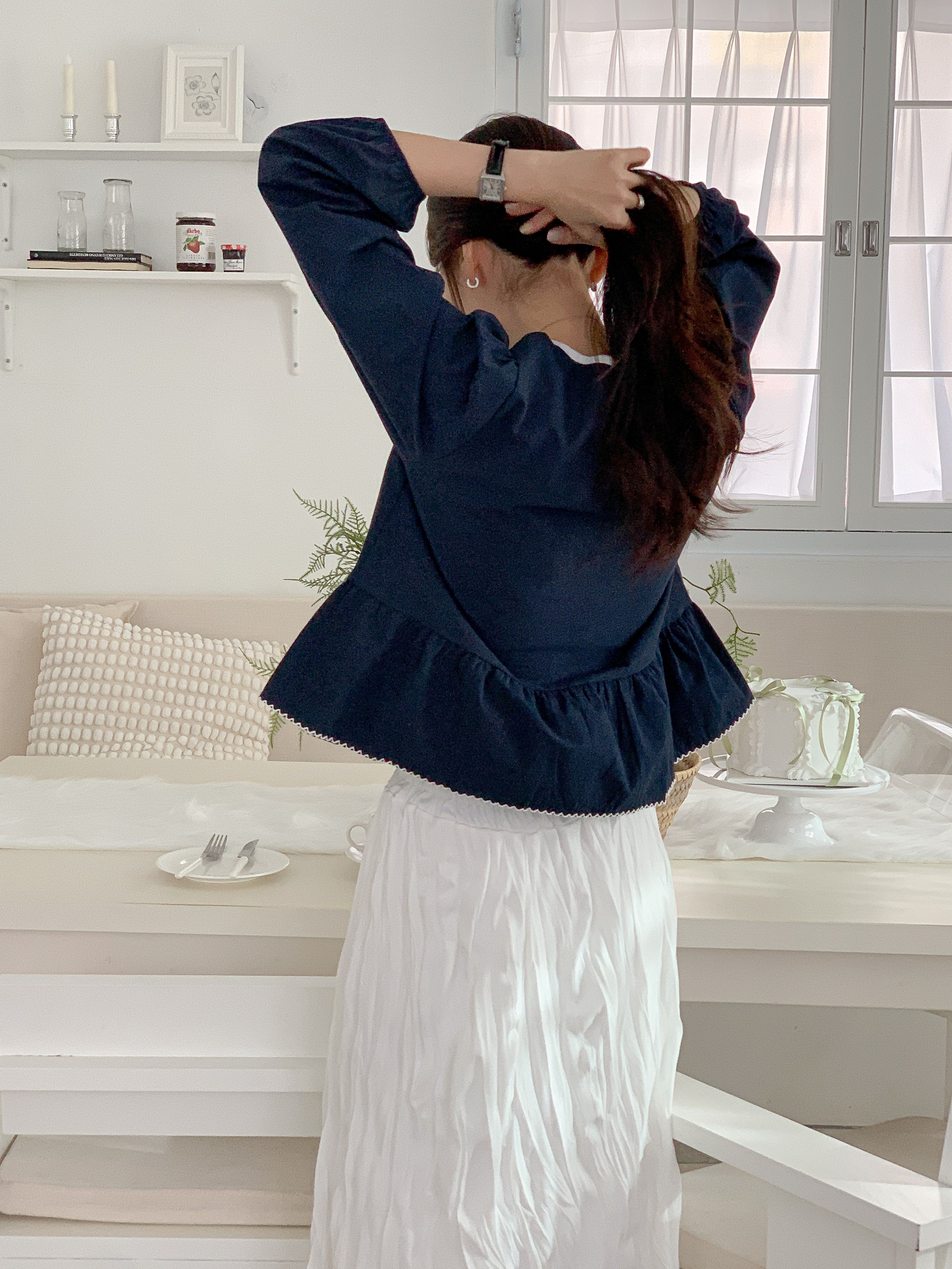 コットンストラップラウンドネックパフスリーブギャザーくるみボタン配色ラインブラウス | 詳細画像6