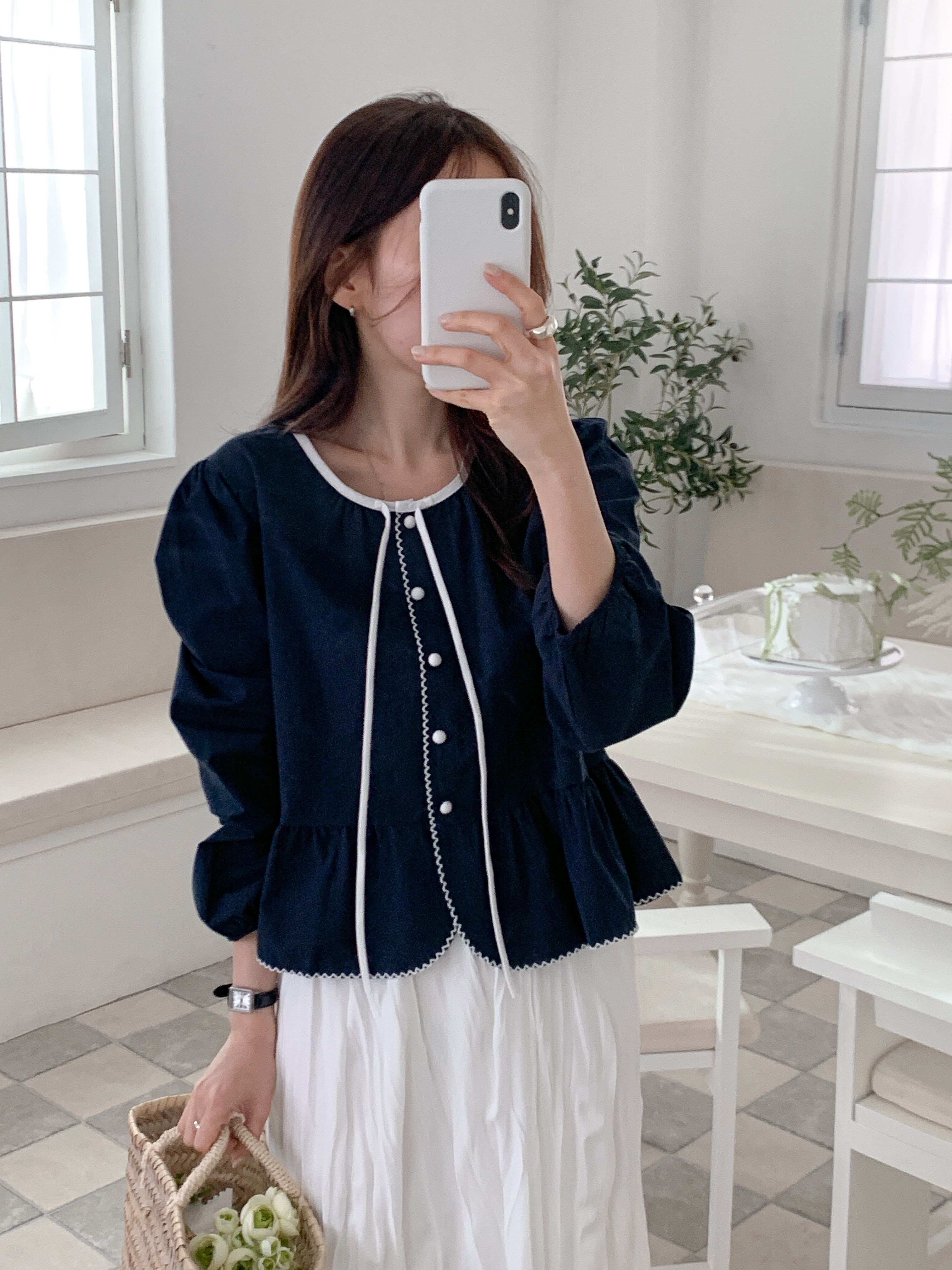 コットンストラップラウンドネックパフスリーブギャザーくるみボタン配色ラインブラウス | 詳細画像9