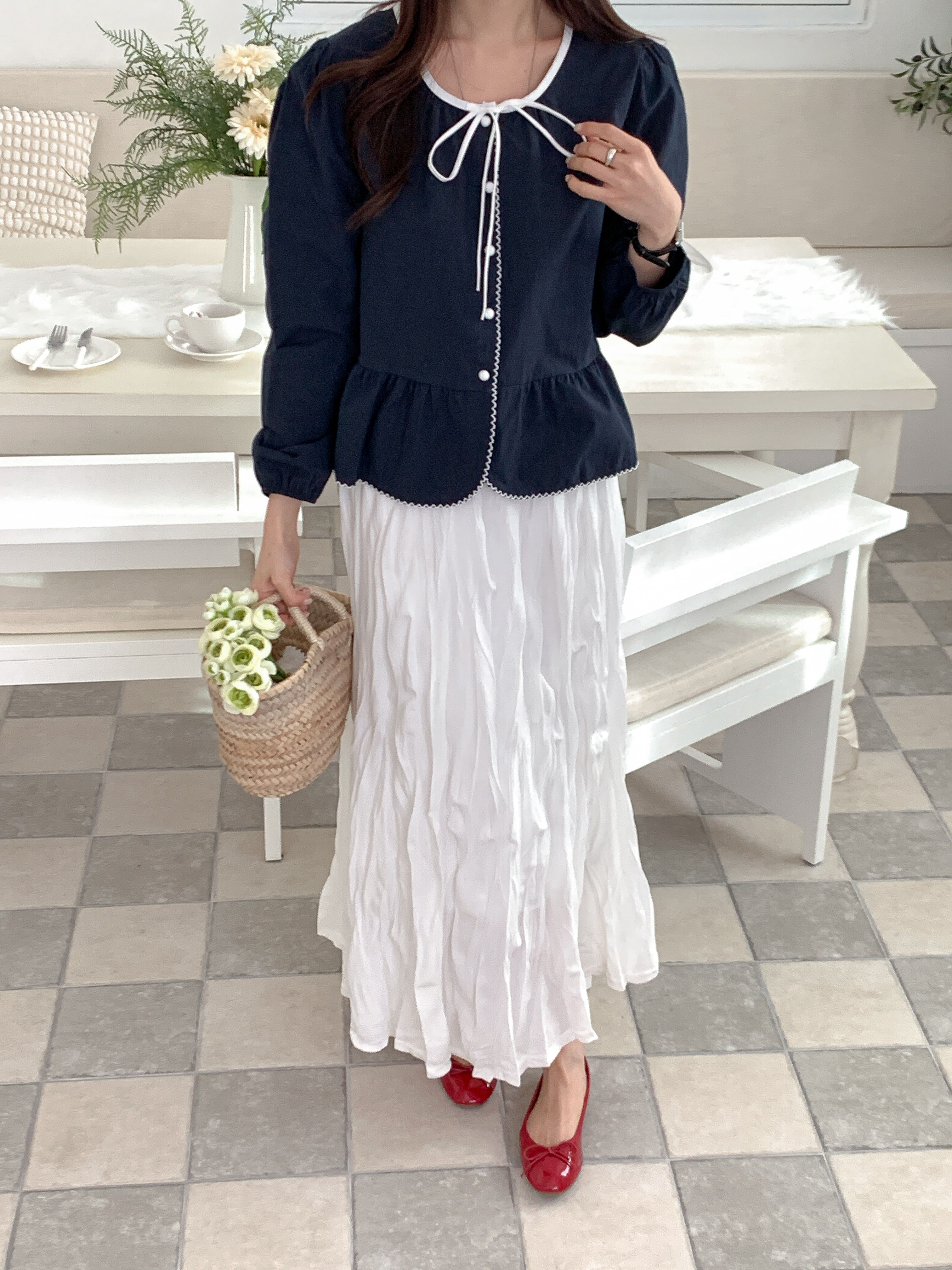 コットンストラップラウンドネックパフスリーブギャザーくるみボタン配色ラインブラウス | 詳細画像13