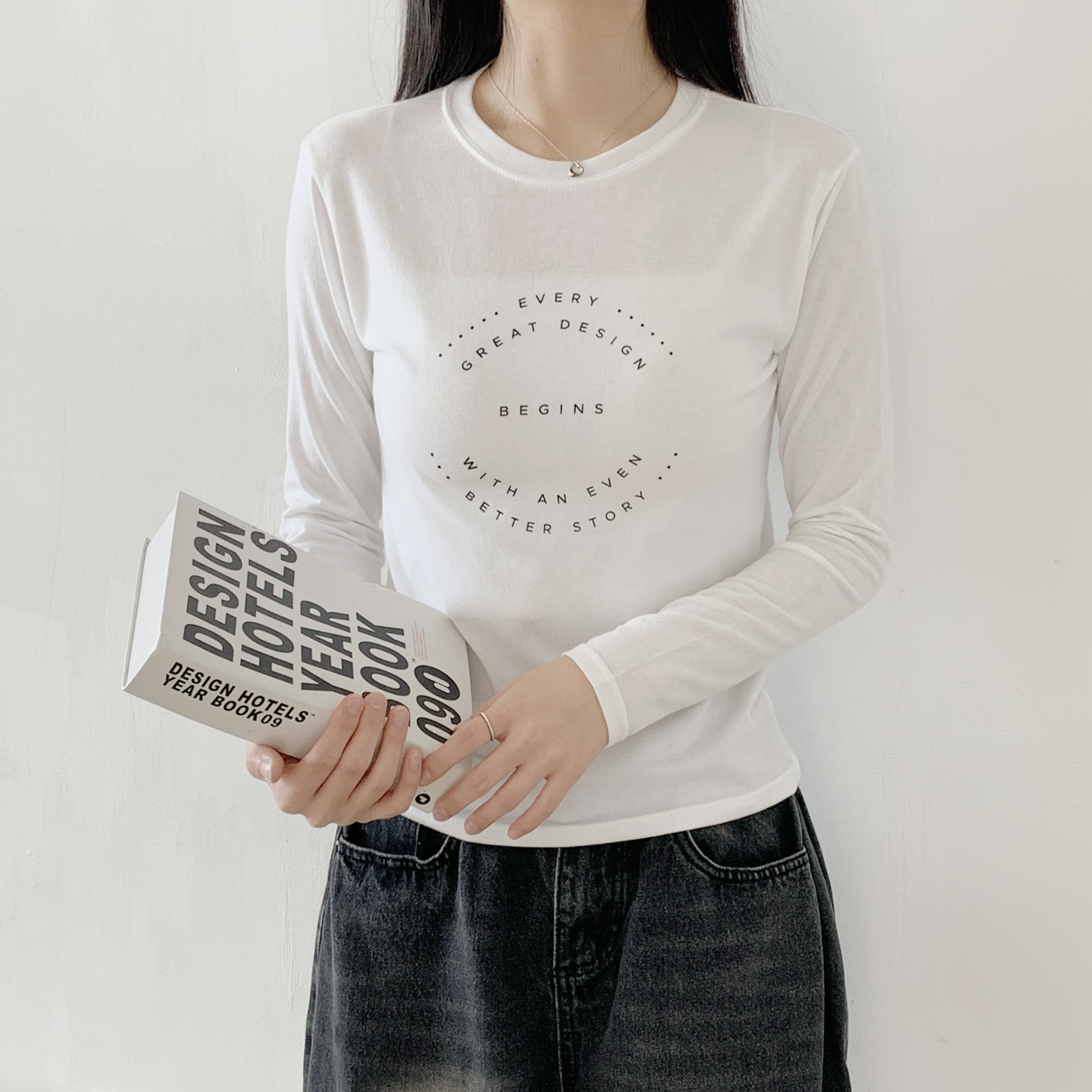 ラウンドネックベーシック長袖ロゴTシャツ | 詳細画像4