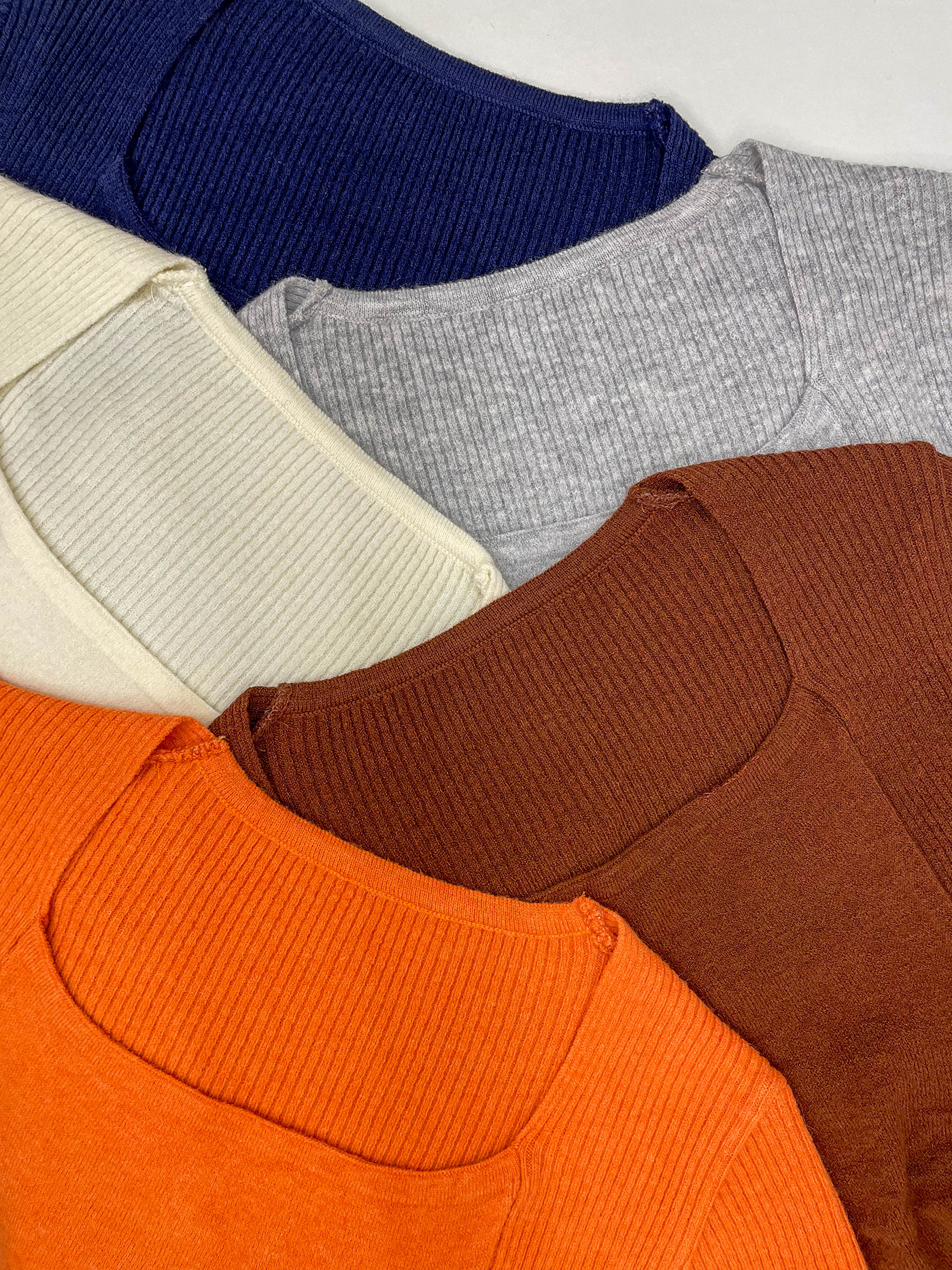 ラウンドネックベーシック長袖ニットマフラー付 | 詳細画像4