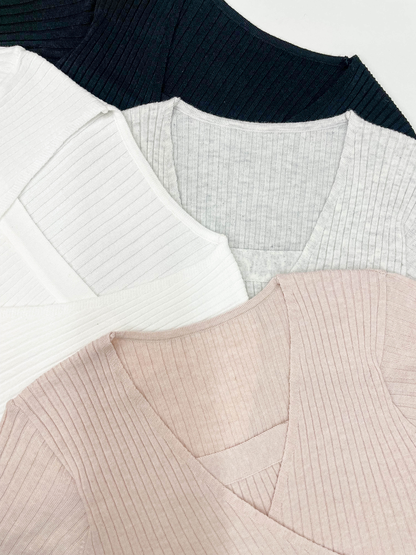 Vネックベーシックレイヤード風長袖ニット | 詳細画像4