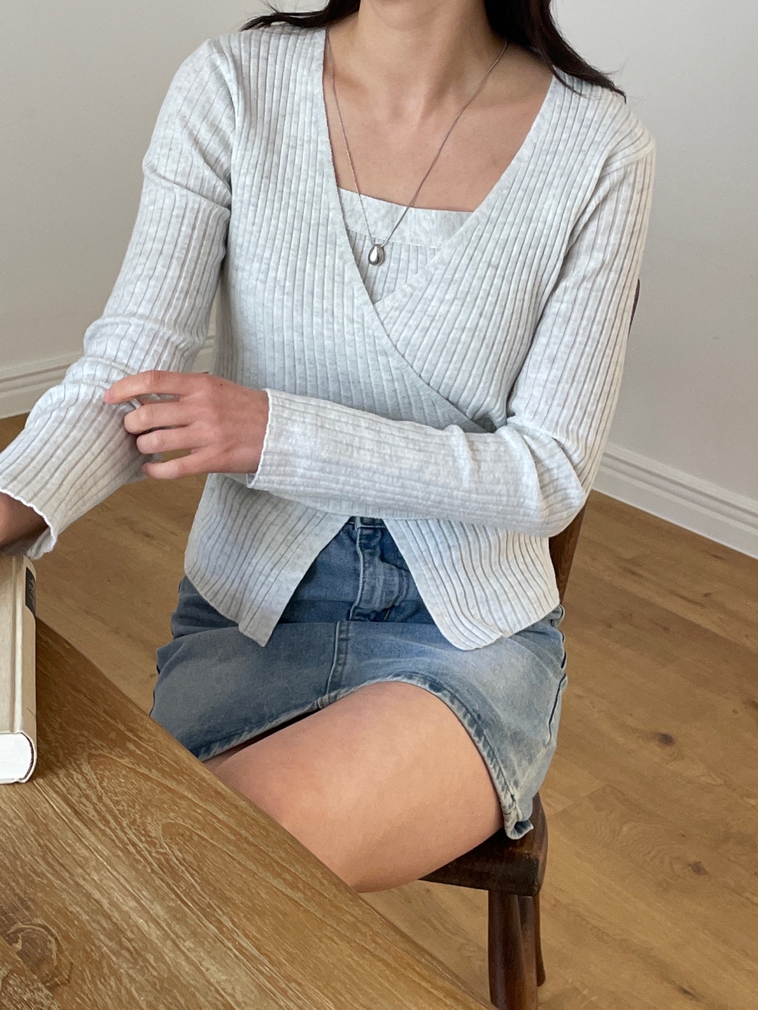 Vネックベーシックレイヤード風長袖ニット | 詳細画像13